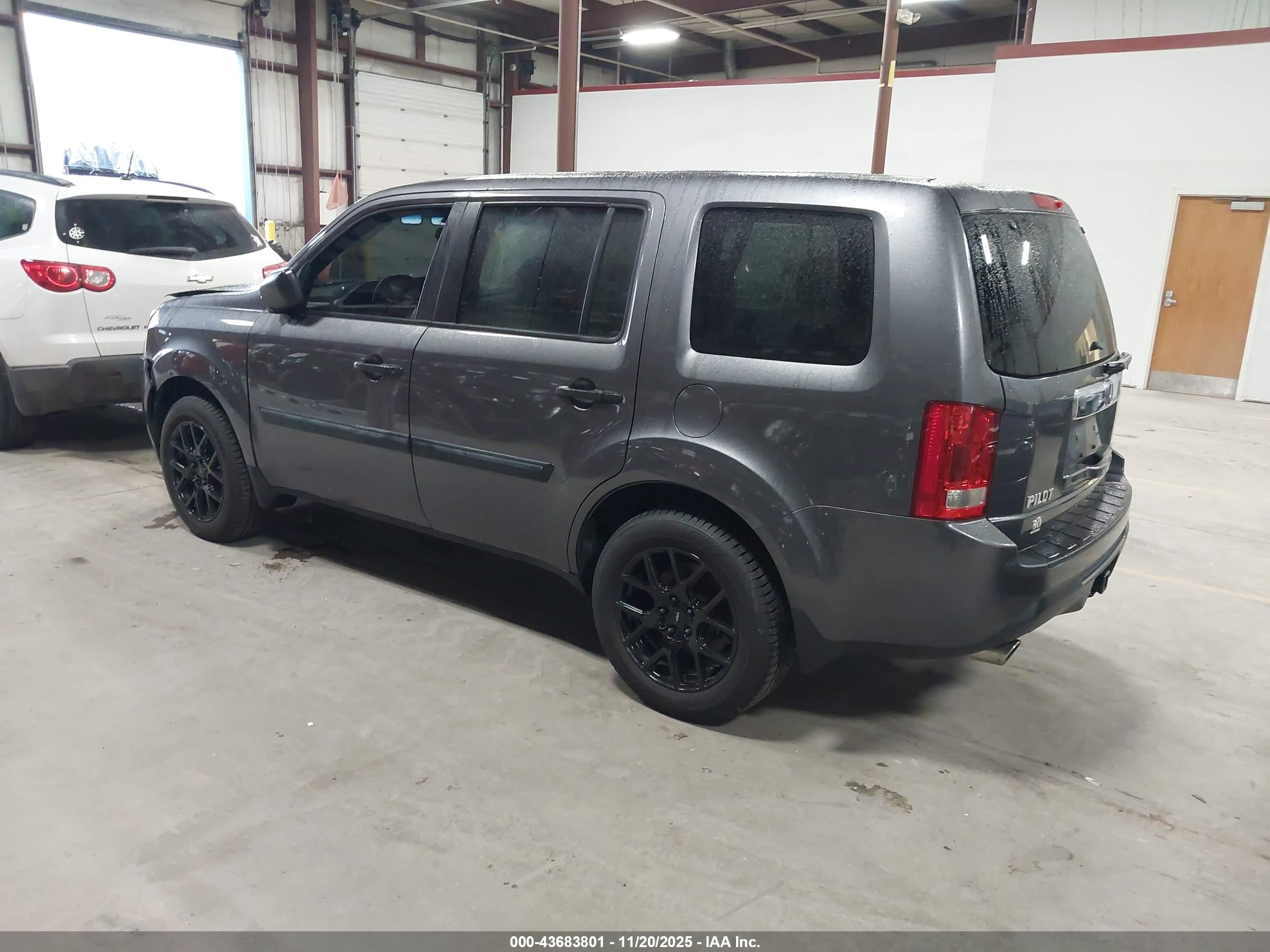 HONDA PILOT image 3