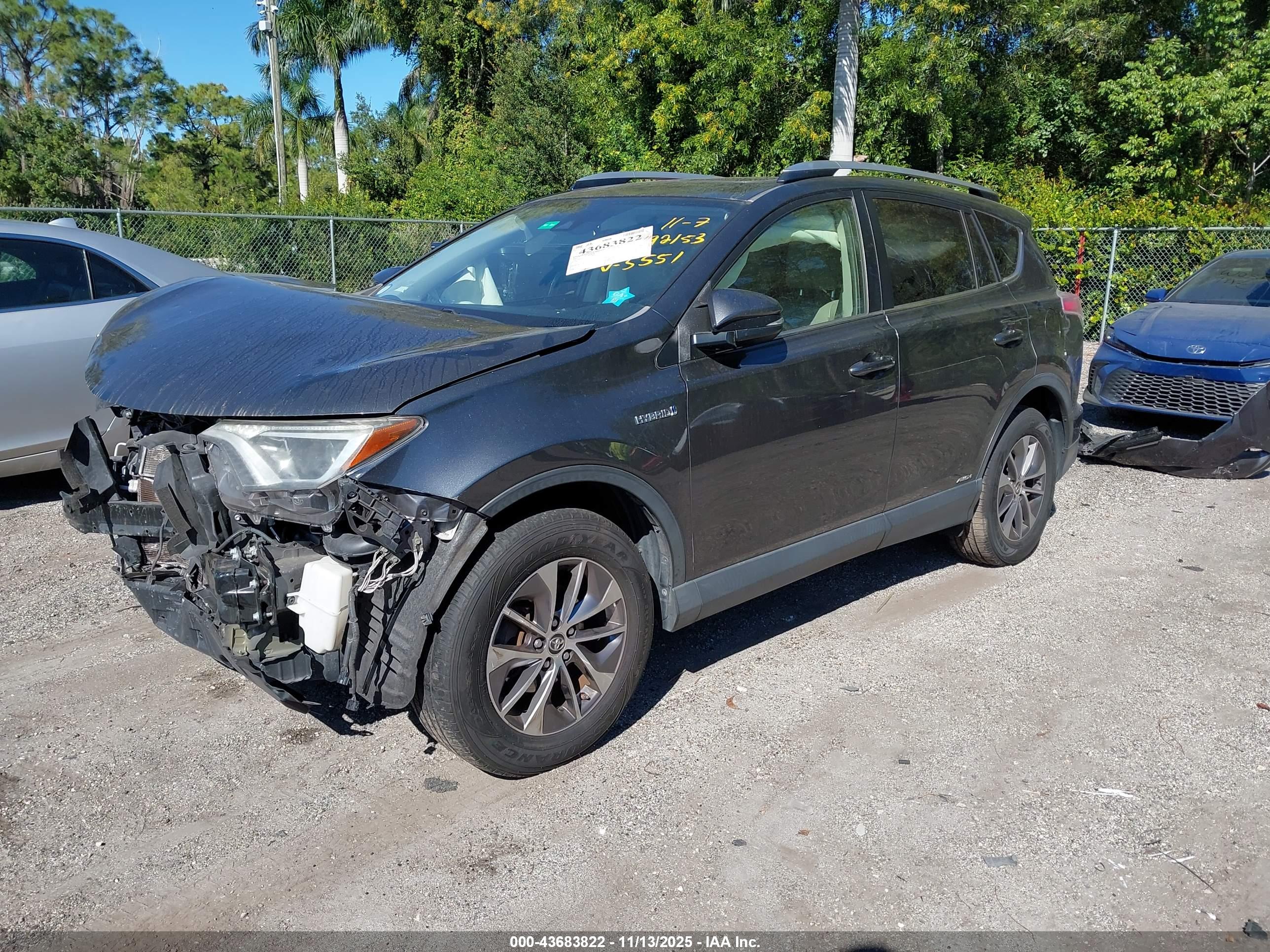 TOYOTA RAV4 image 2