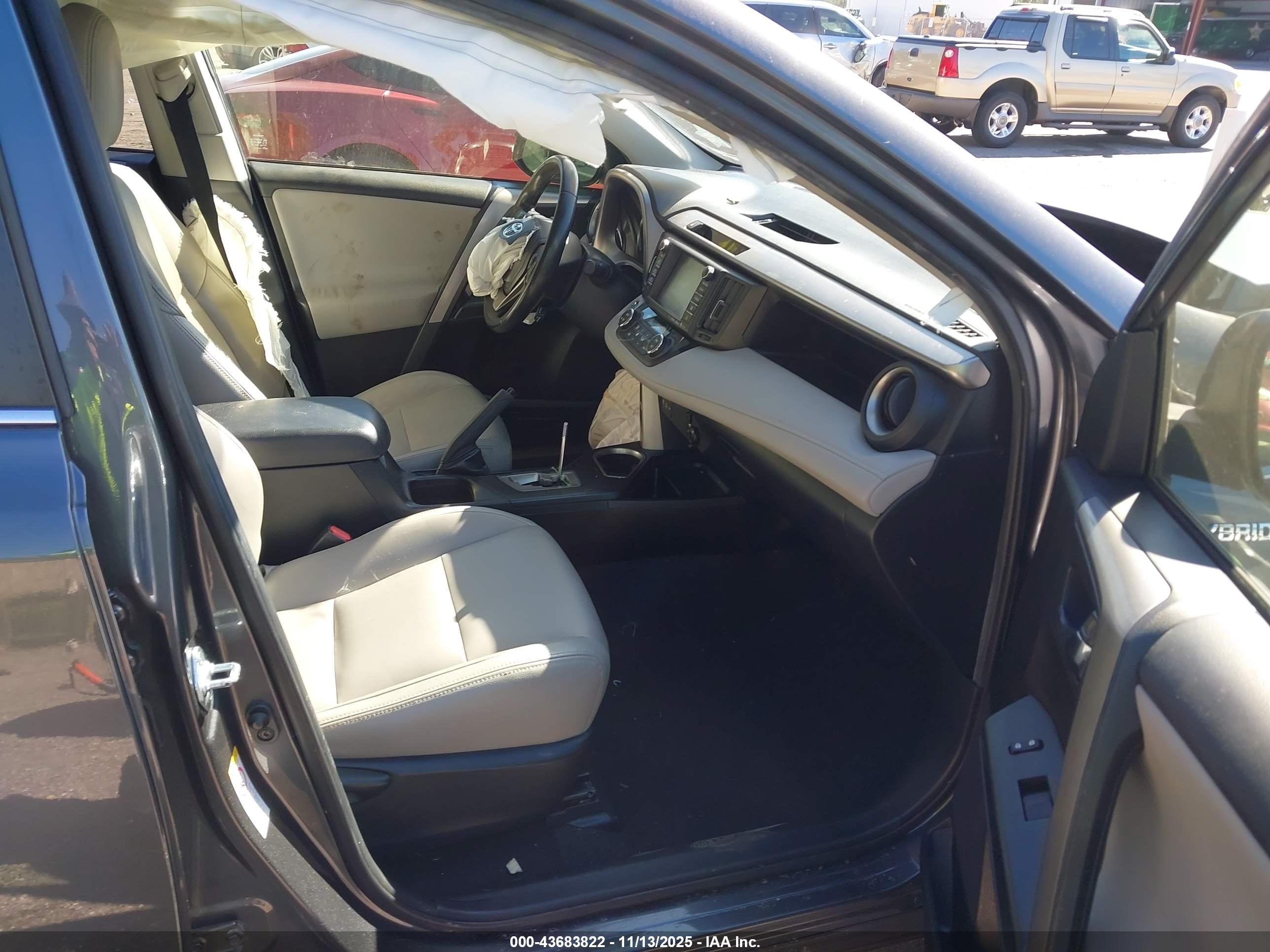 TOYOTA RAV4 image 5