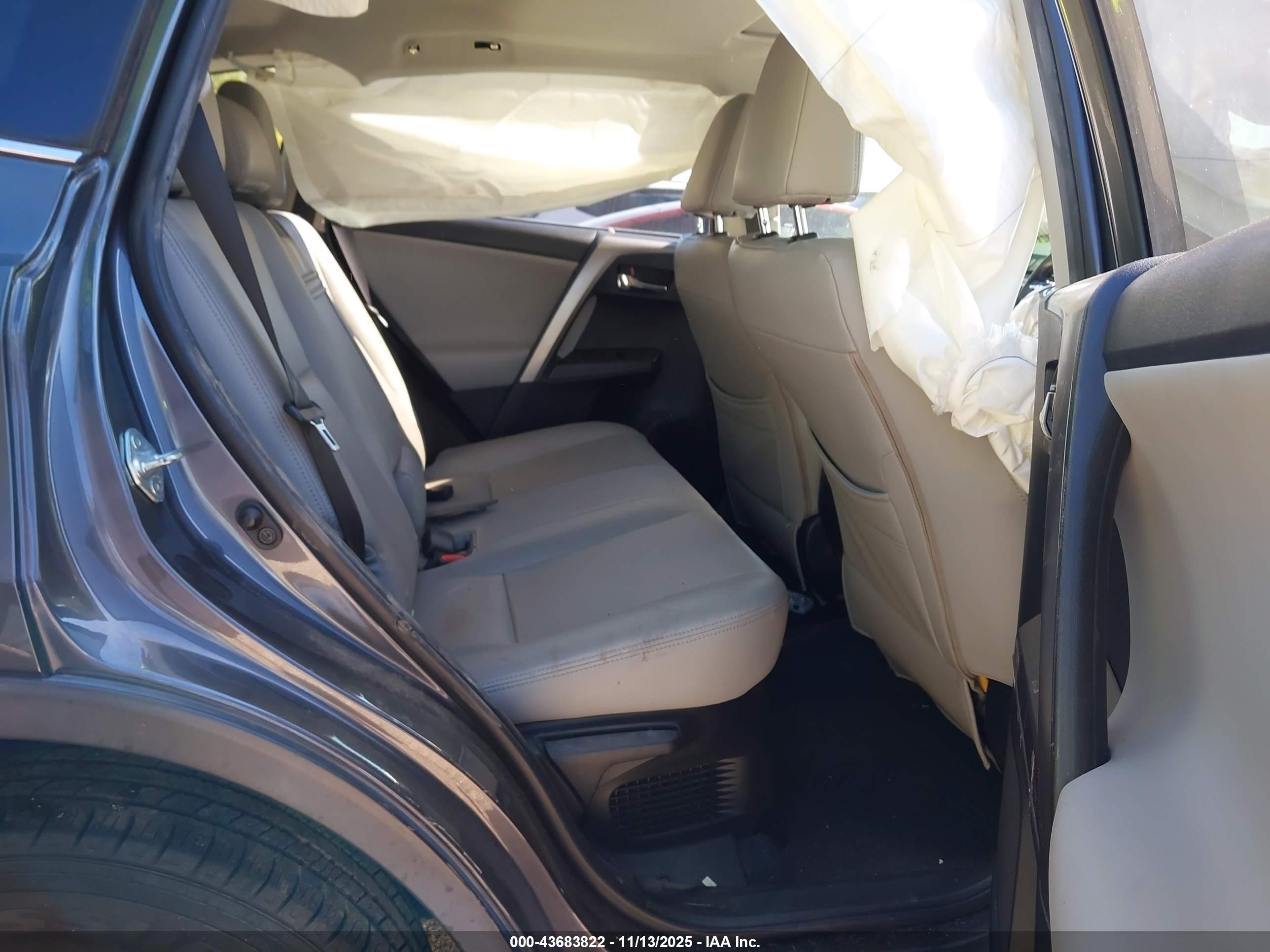 TOYOTA RAV4 image 8
