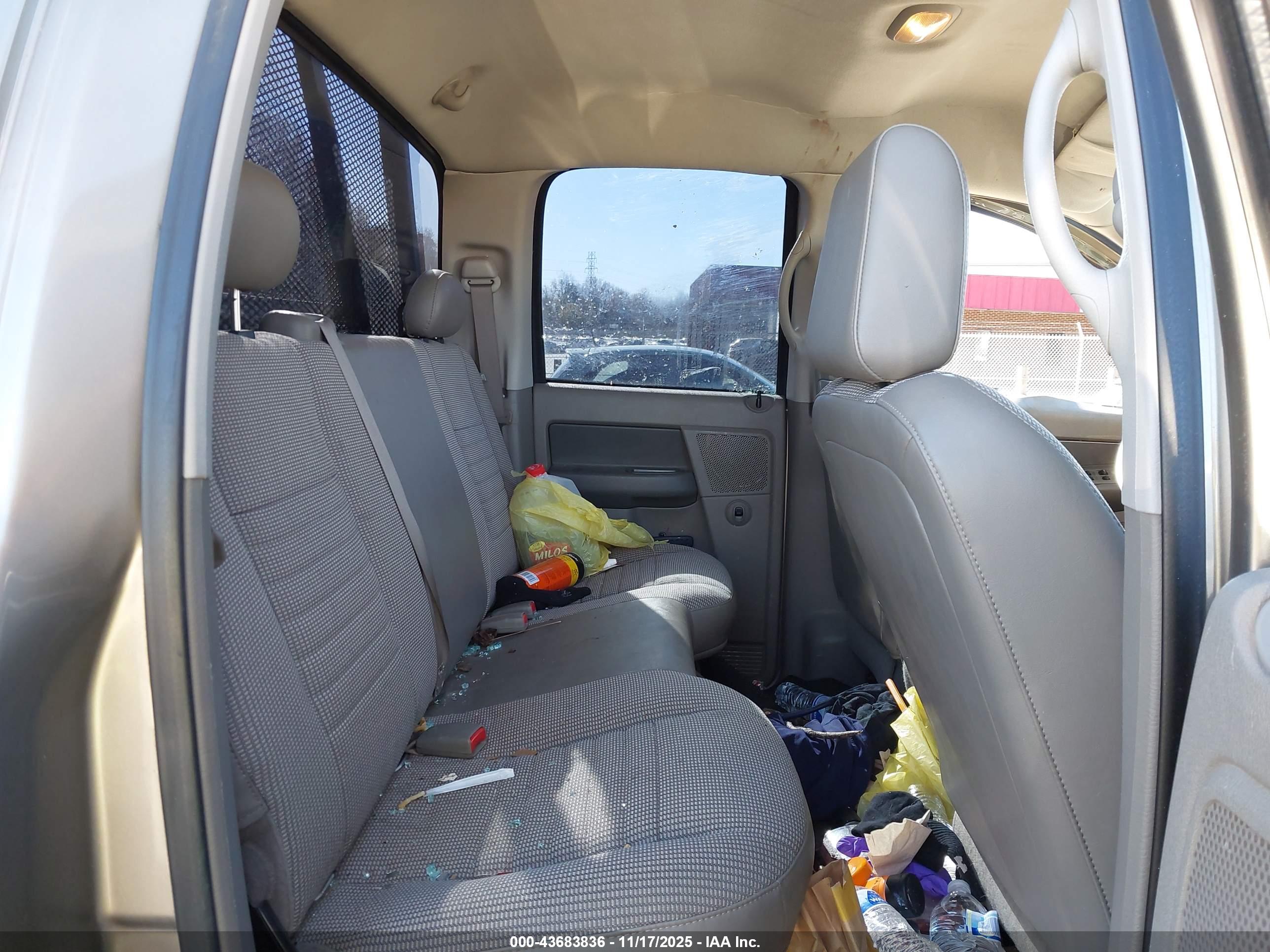 DODGE RAM image 8