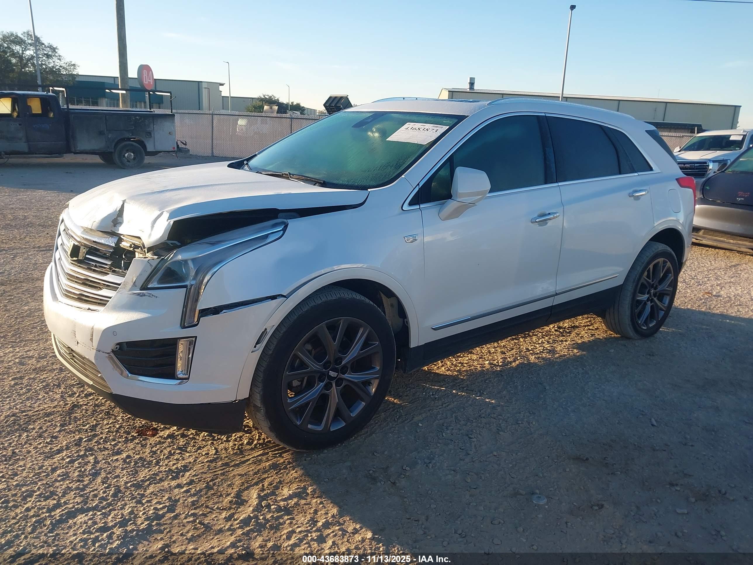 CADILLAC XT5 image 2