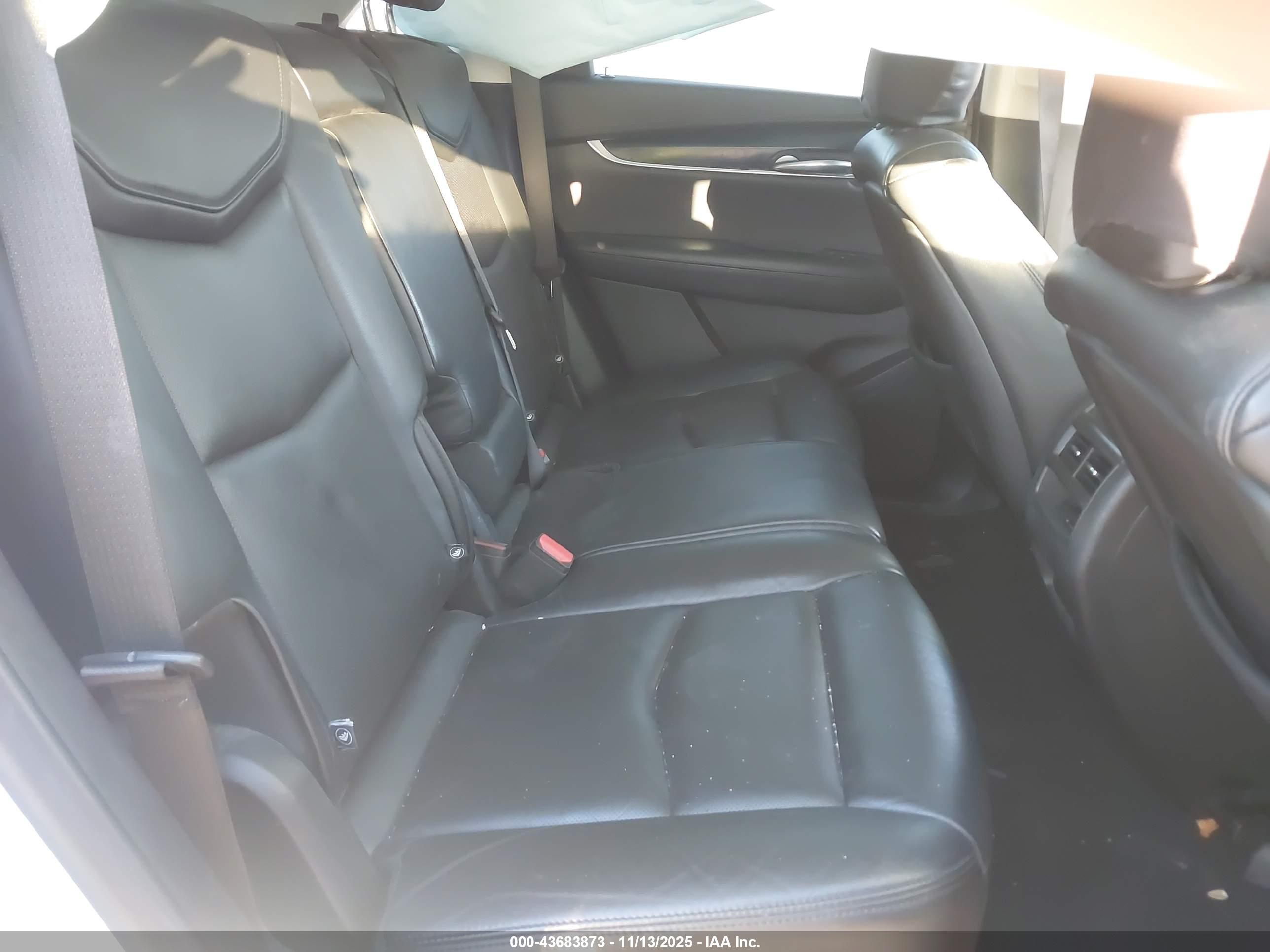 CADILLAC XT5 image 8