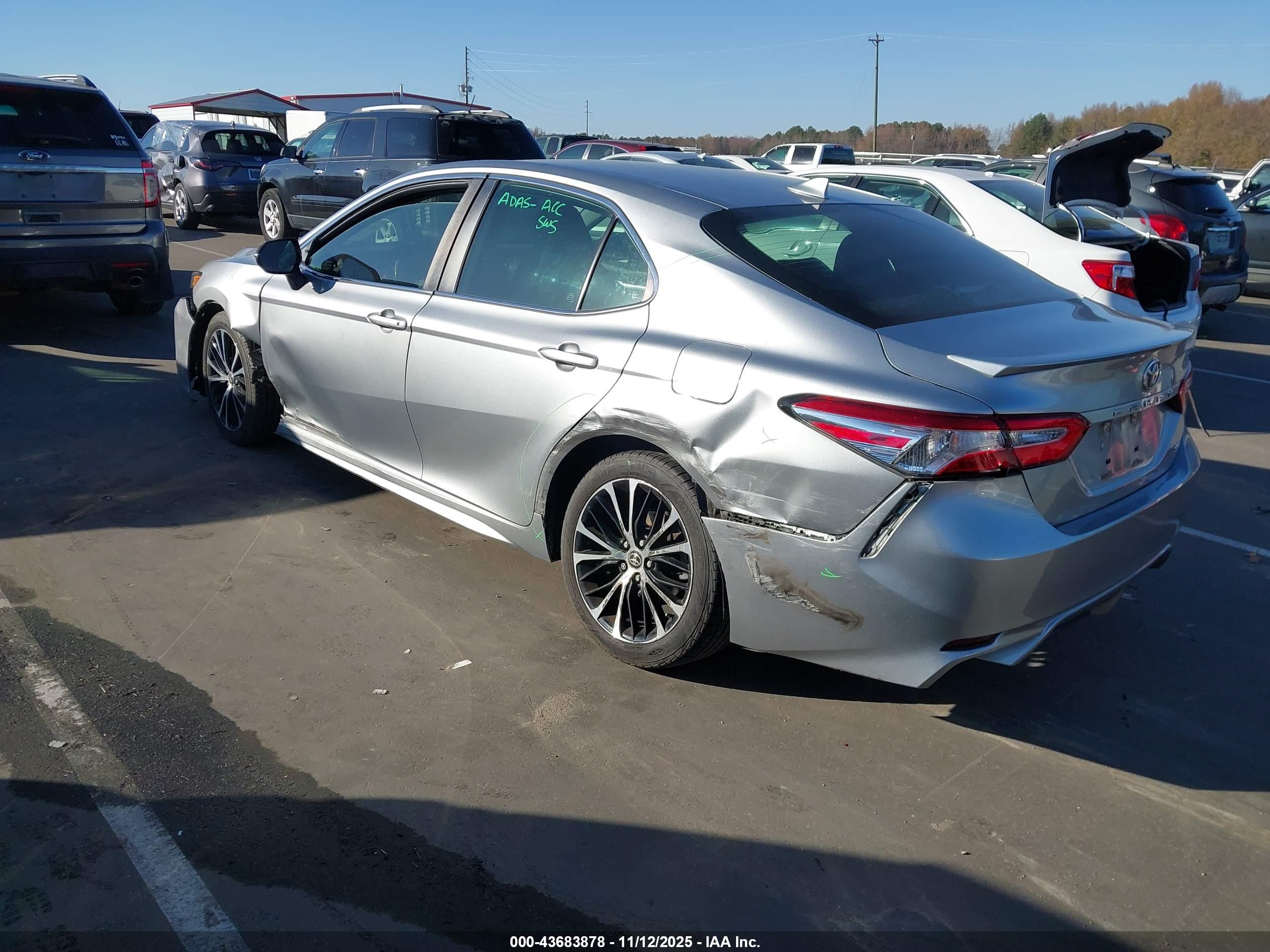 TOYOTA CAMRY image 3