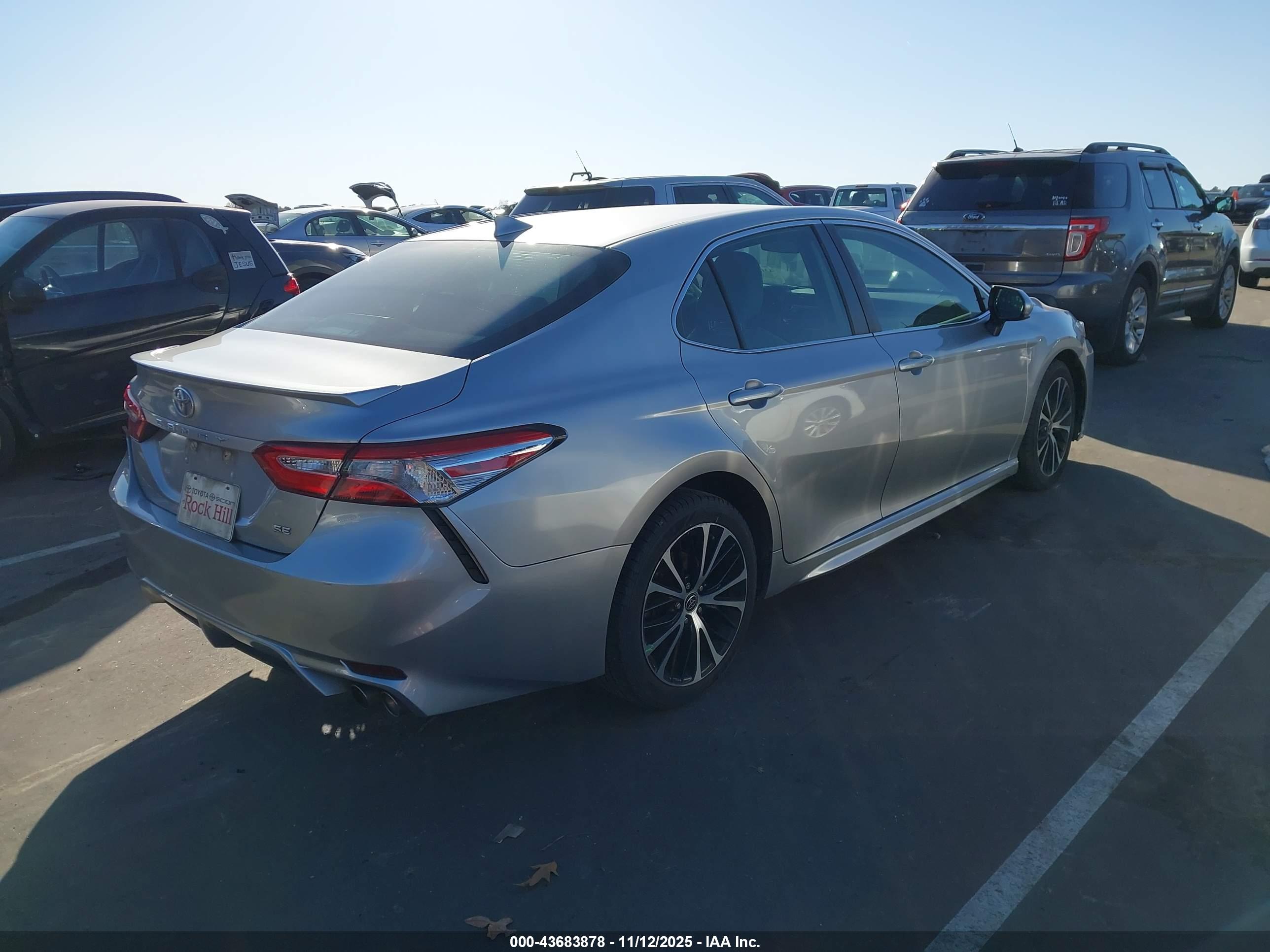 TOYOTA CAMRY image 4