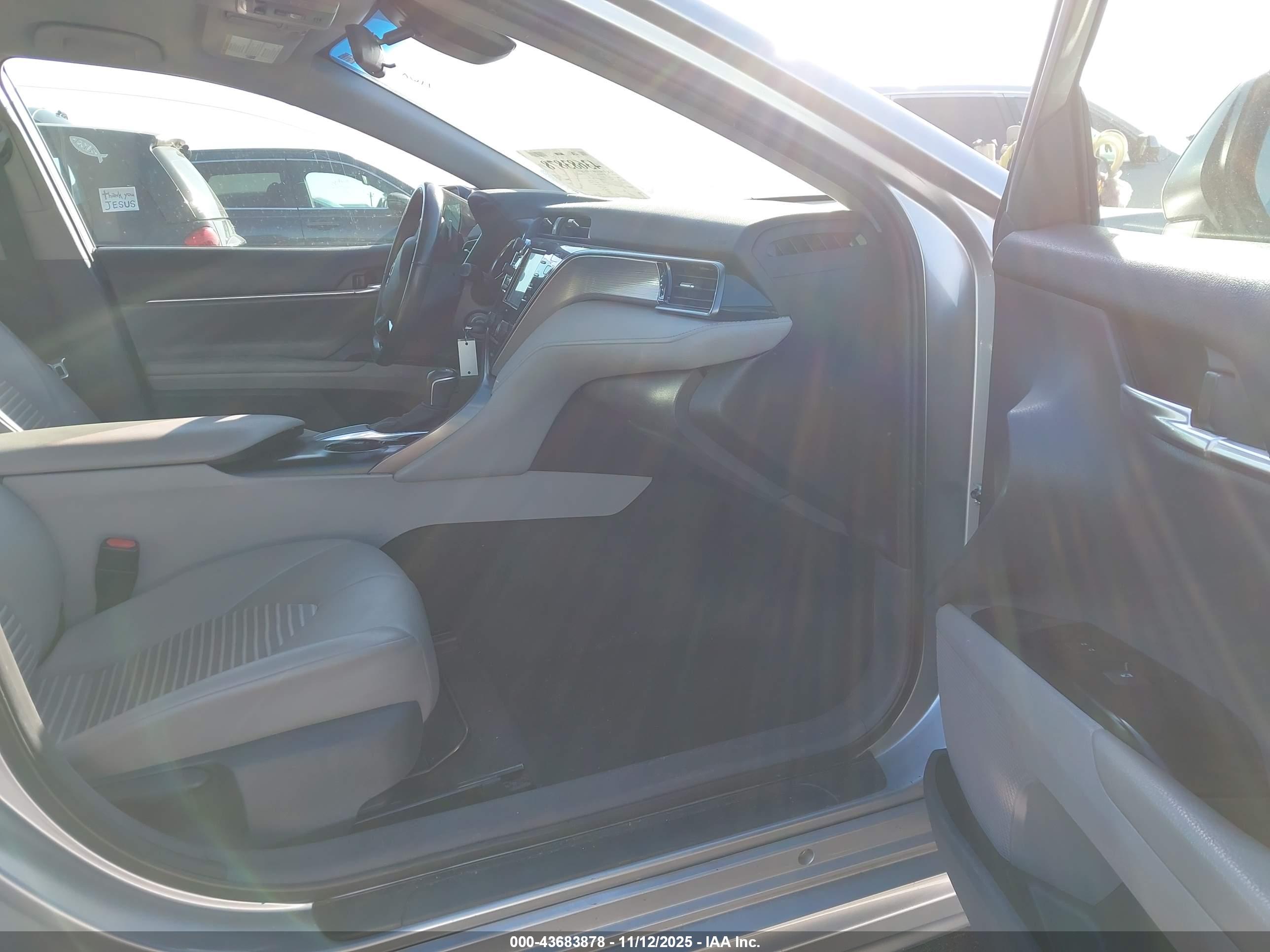 TOYOTA CAMRY image 5