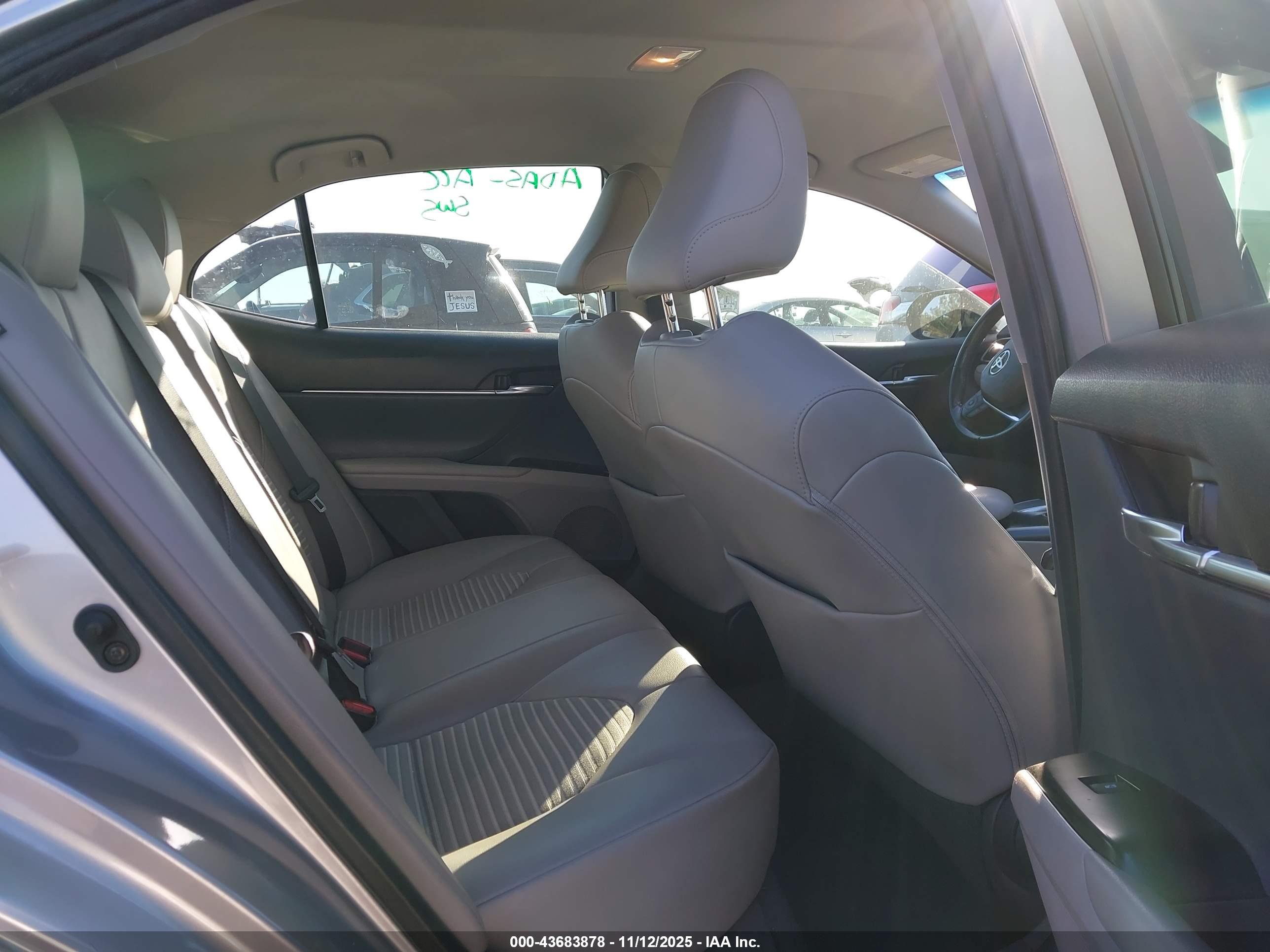 TOYOTA CAMRY image 8