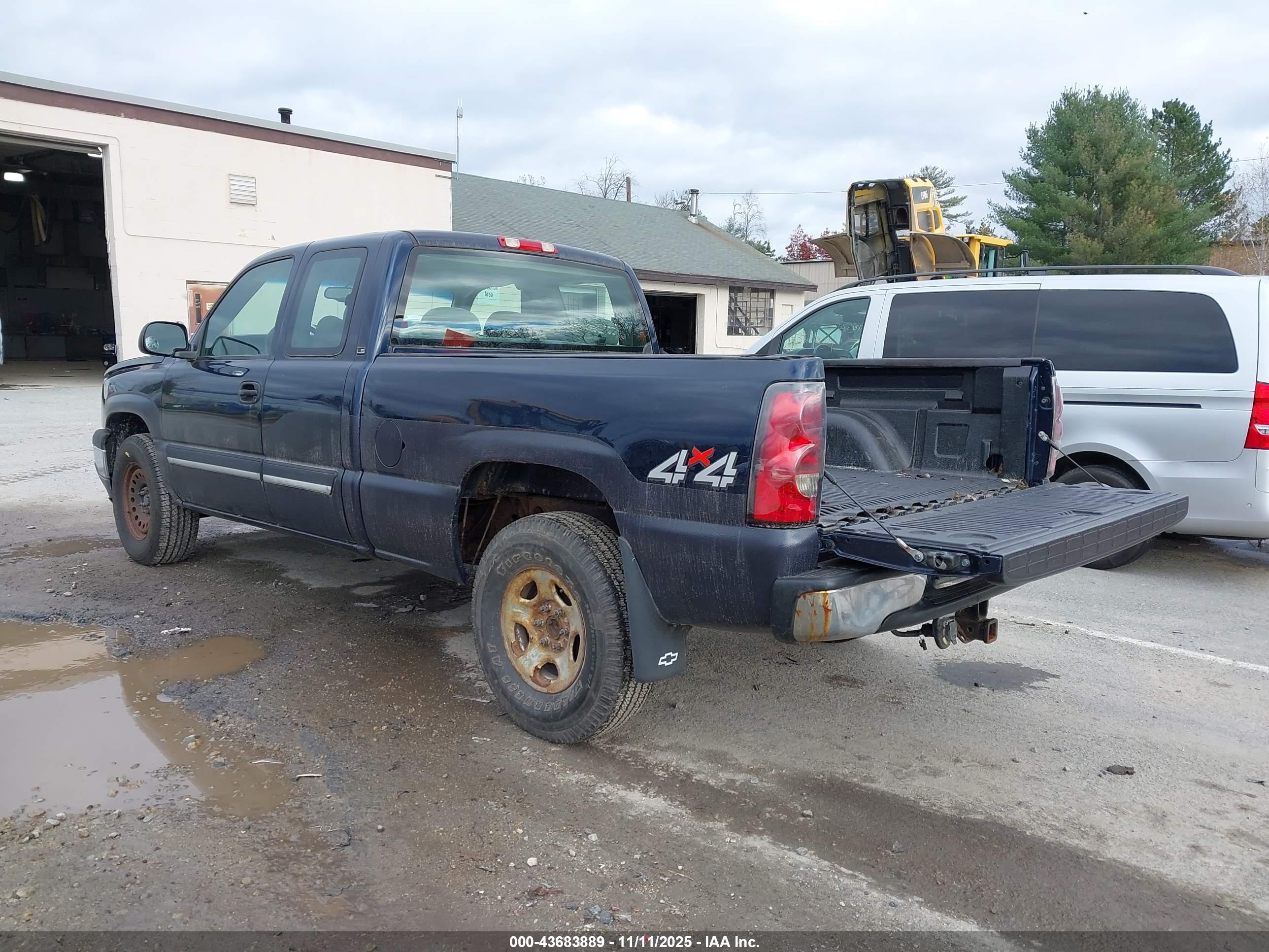 CHEVROLET SILVERADO image 3