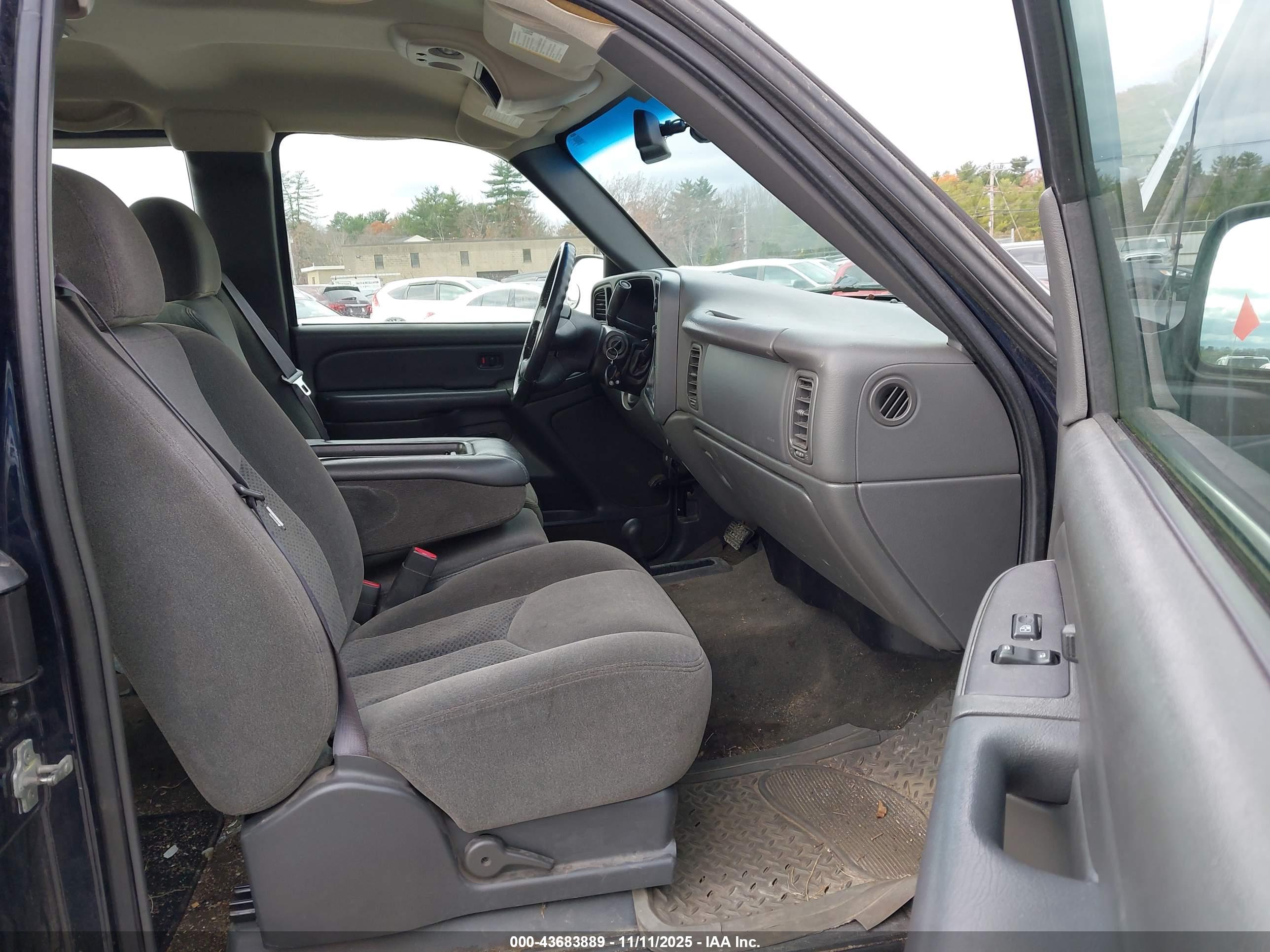 CHEVROLET SILVERADO image 5