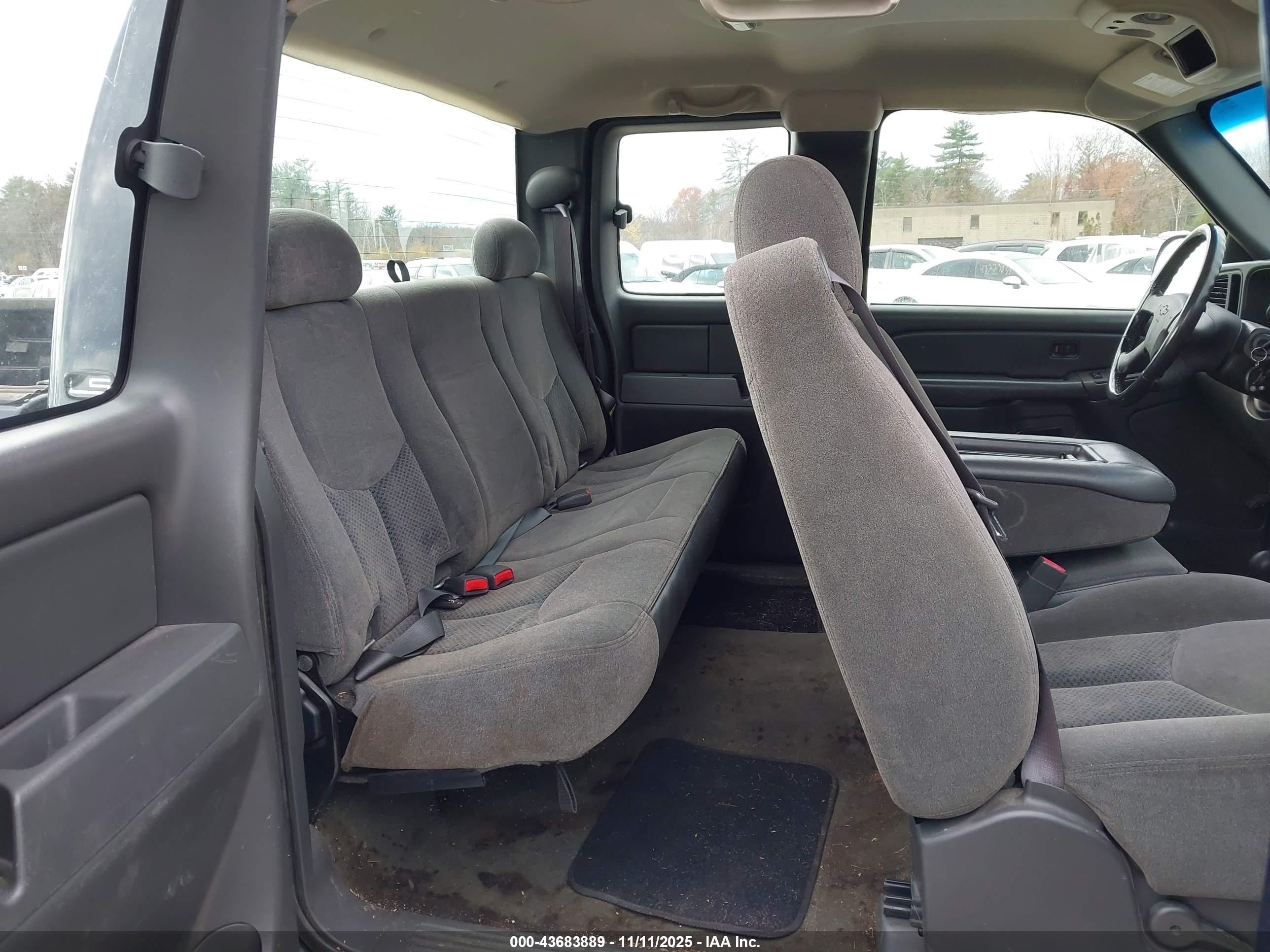 CHEVROLET SILVERADO image 8