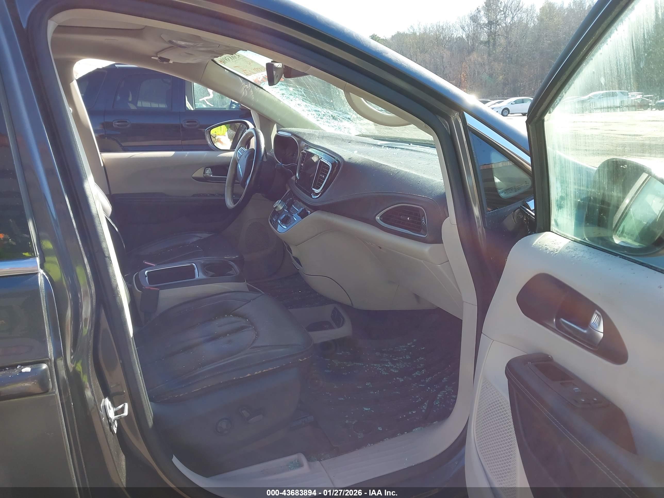 CHRYSLER PACIFICA image 5