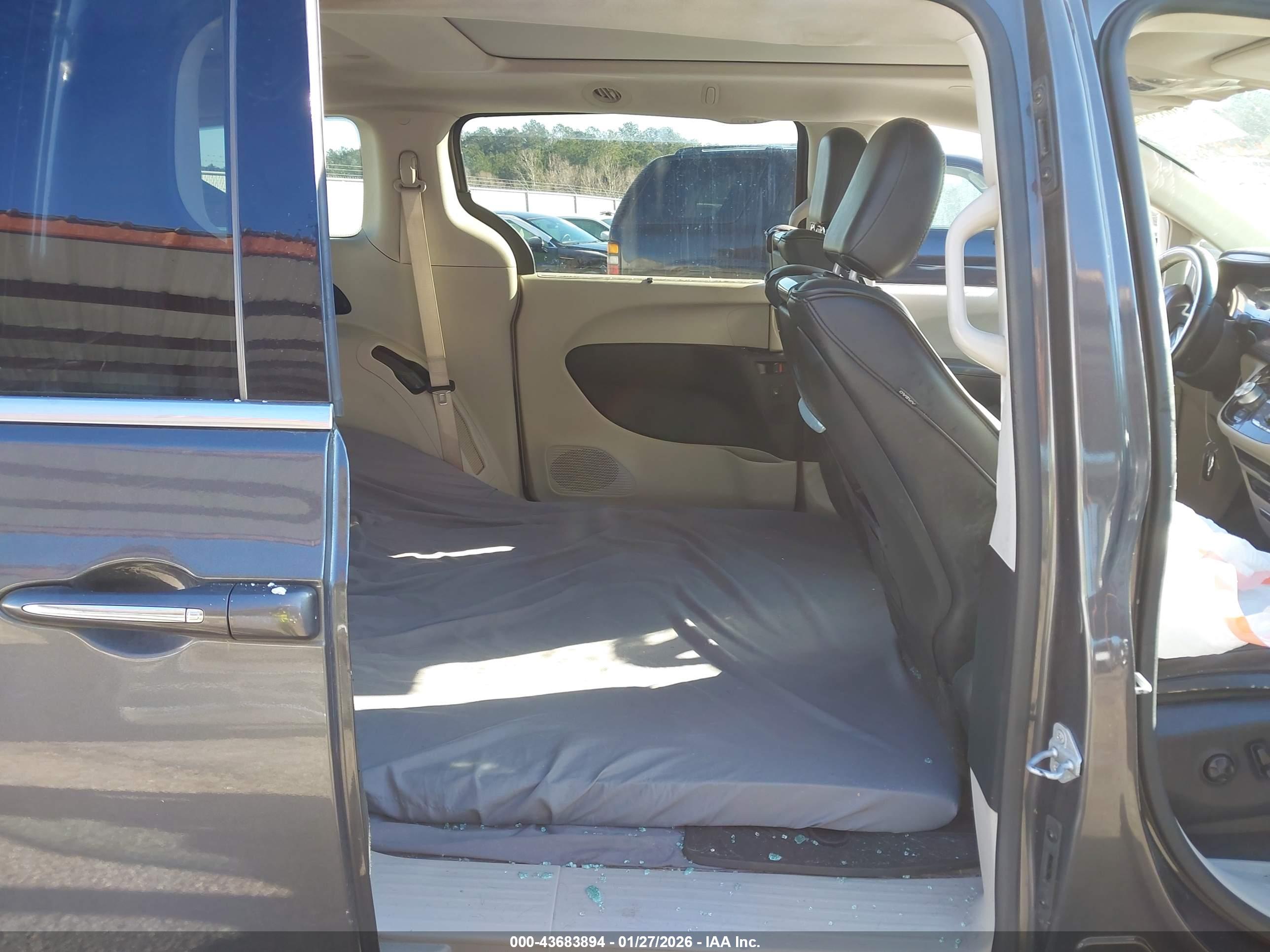CHRYSLER PACIFICA image 8