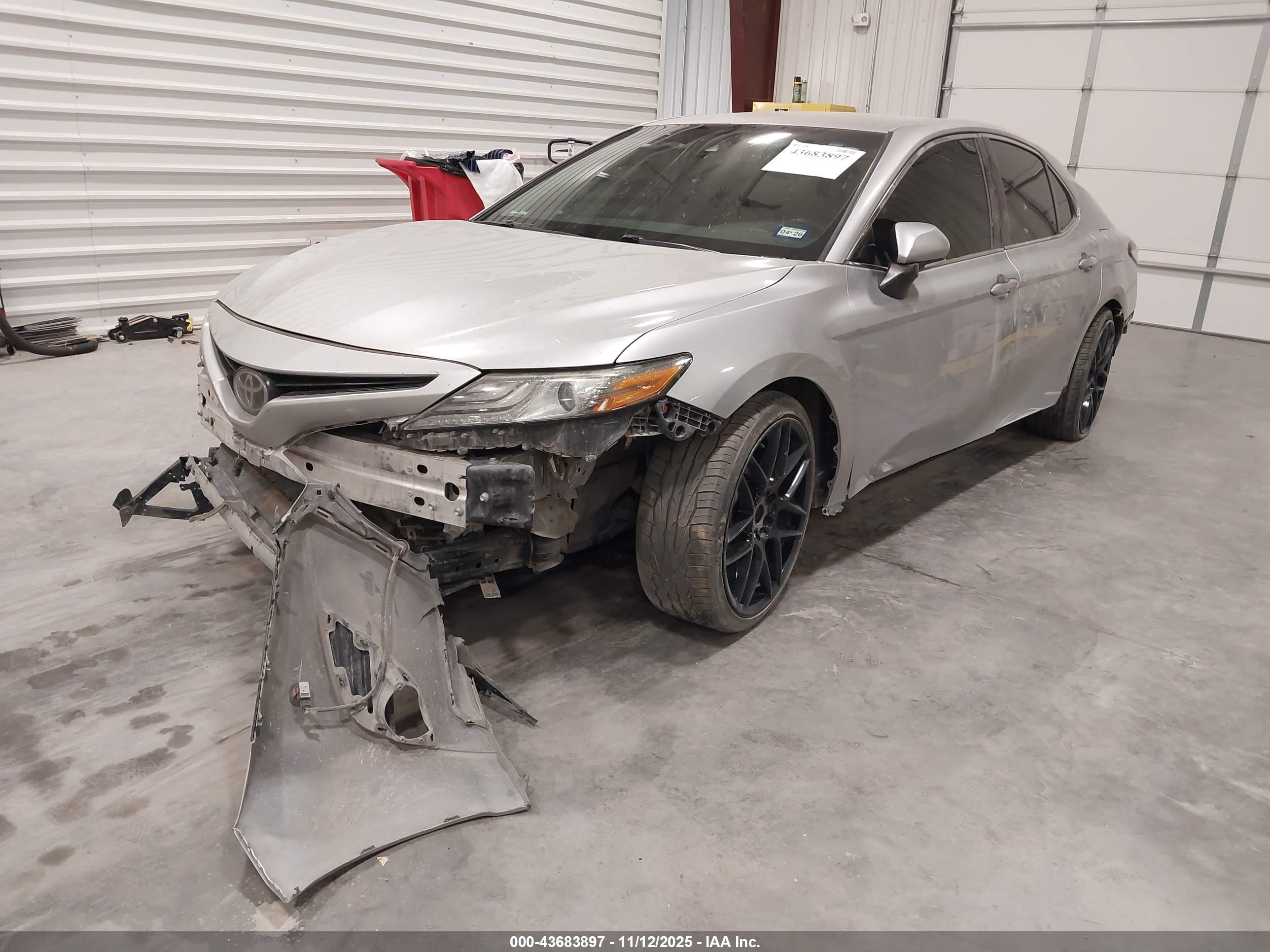 TOYOTA CAMRY image 2