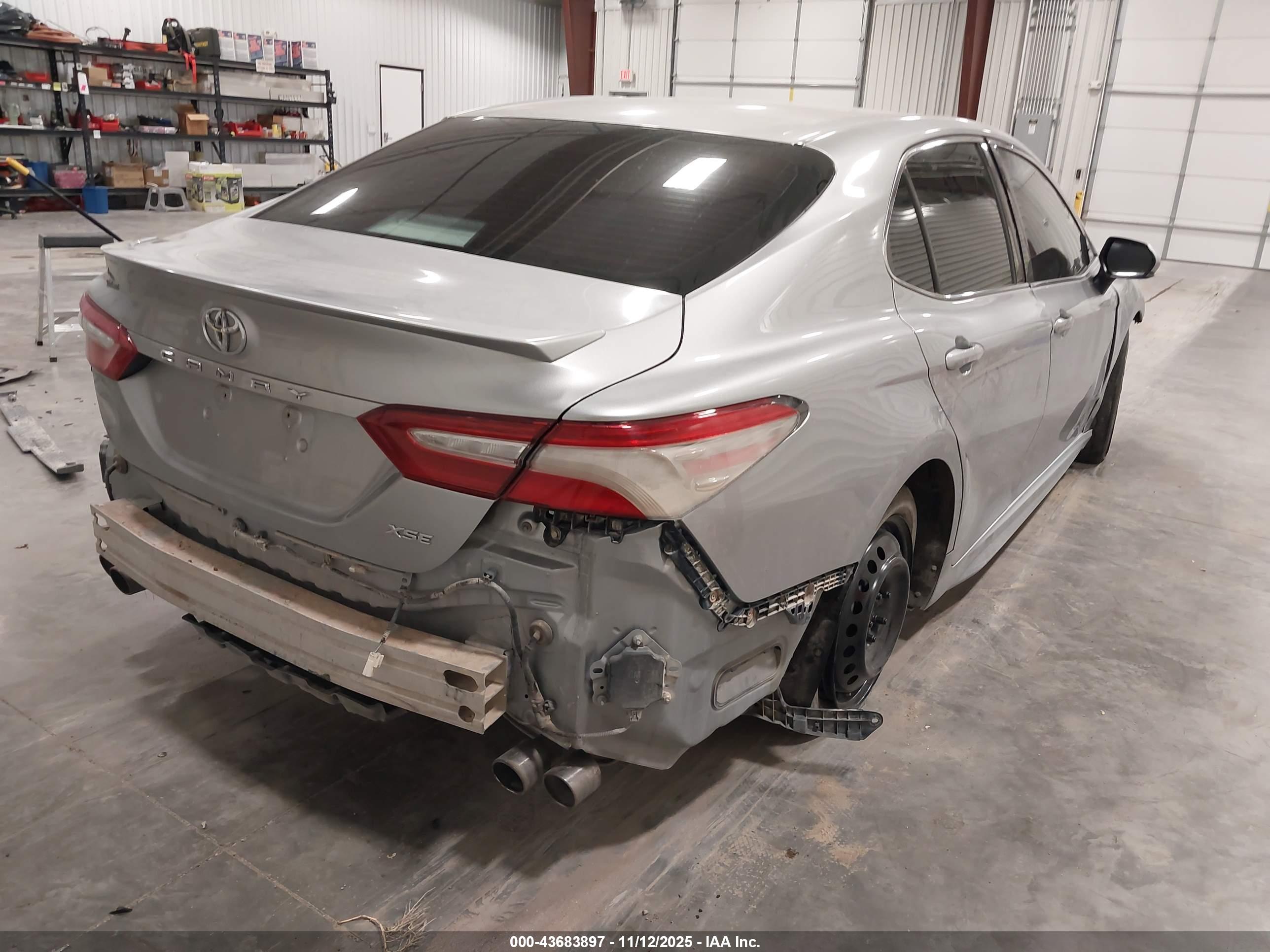 TOYOTA CAMRY image 4