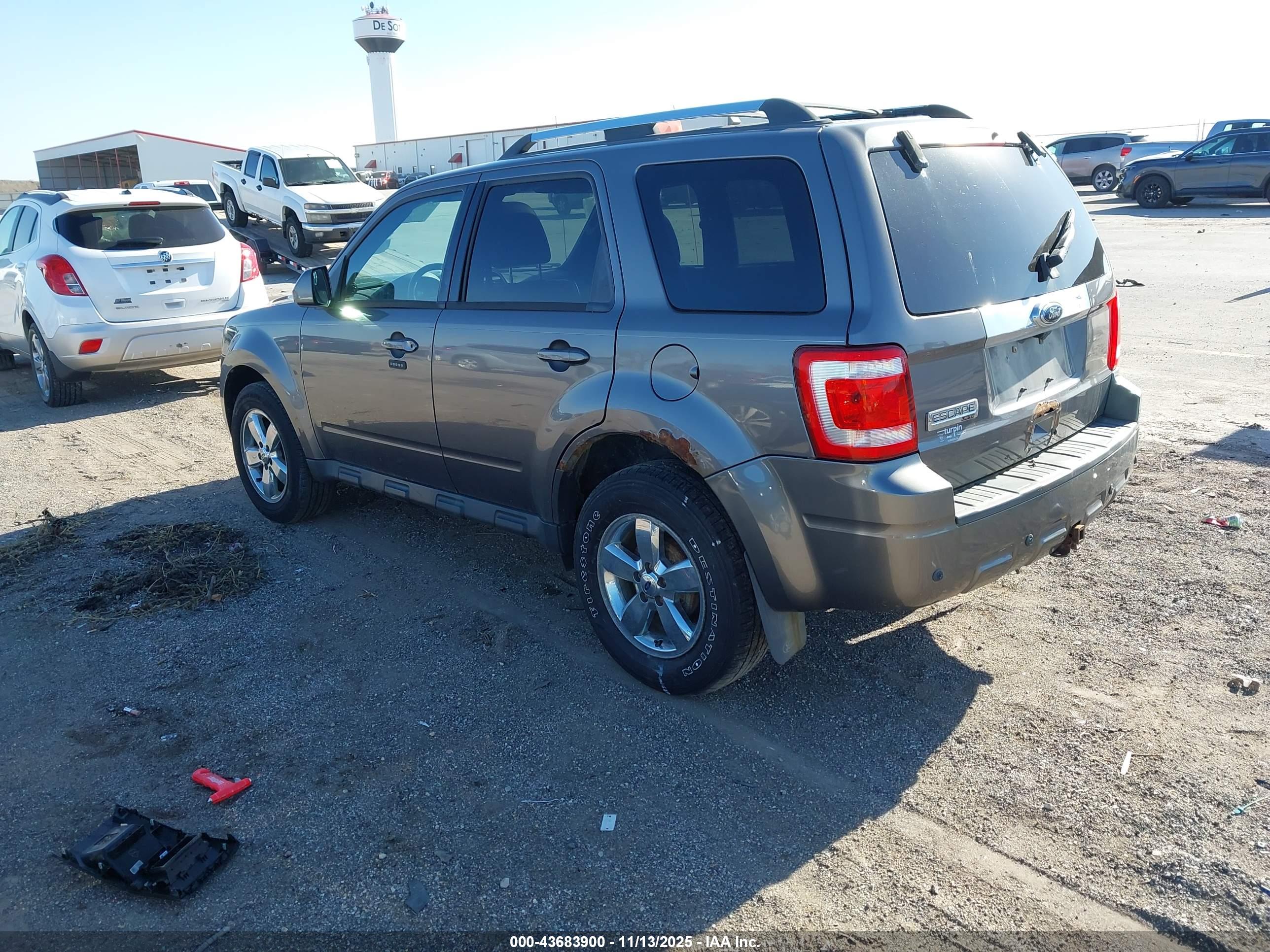 FORD ESCAPE image 3
