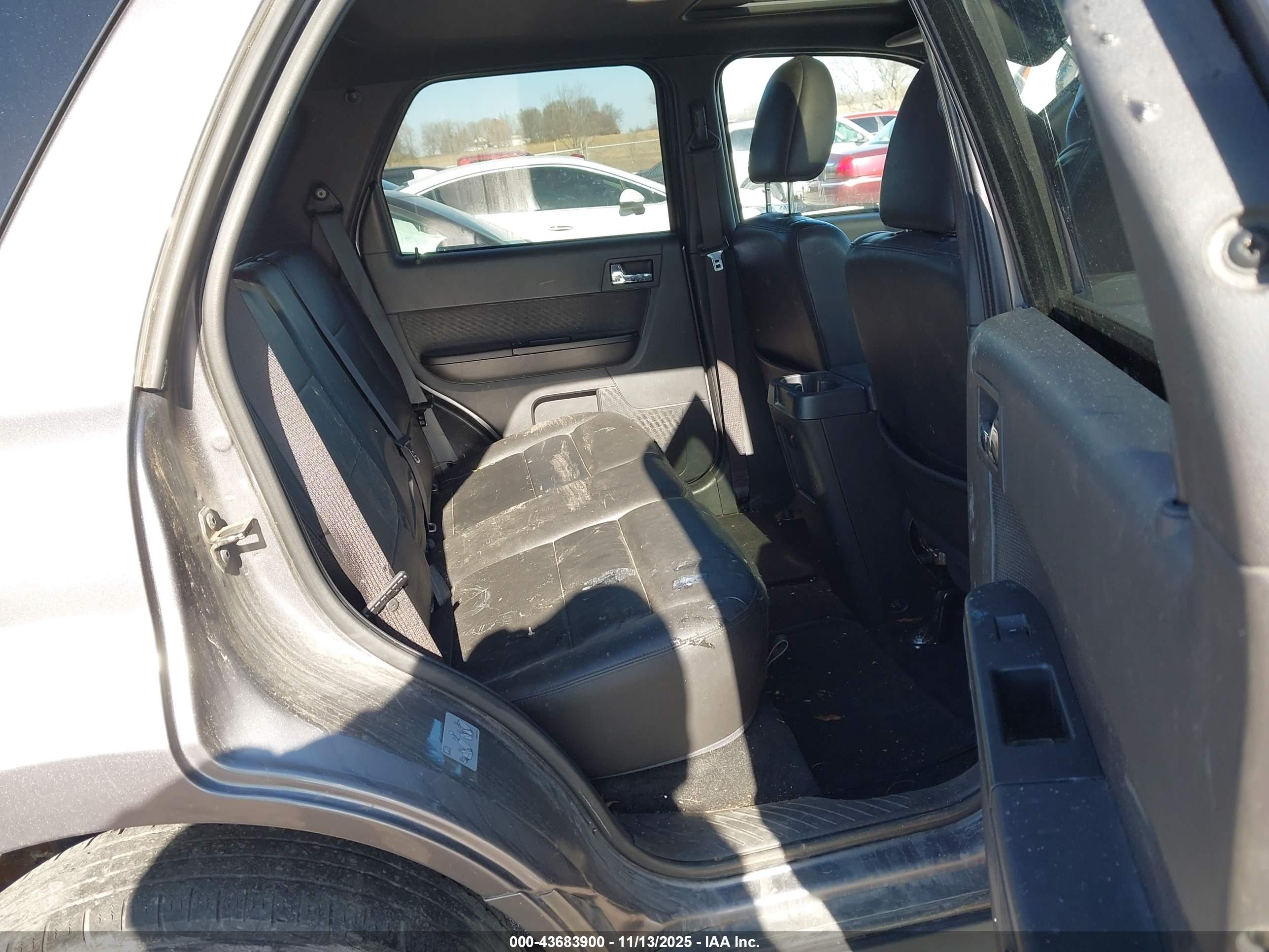 FORD ESCAPE image 8