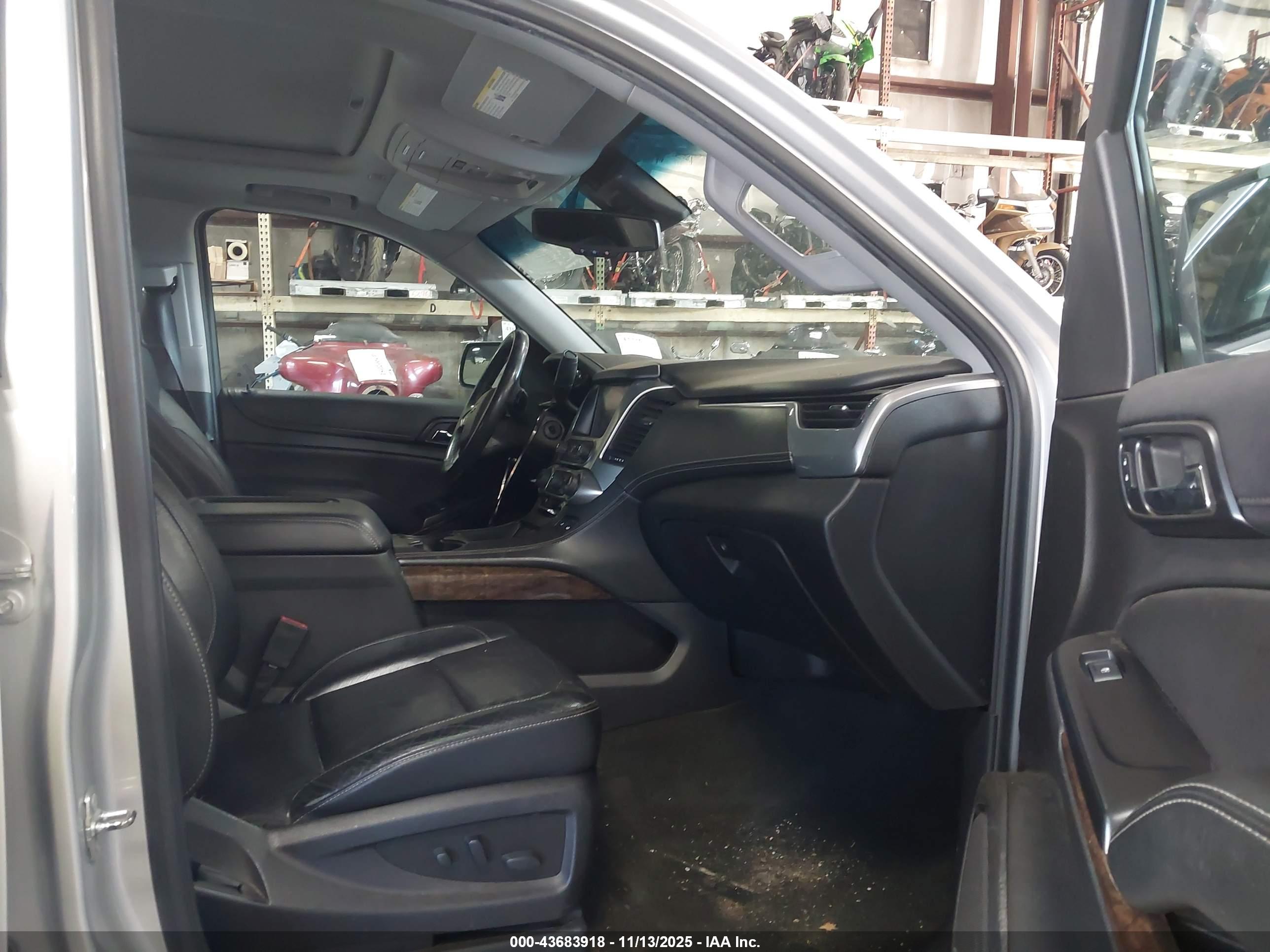 CHEVROLET TAHOE image 5