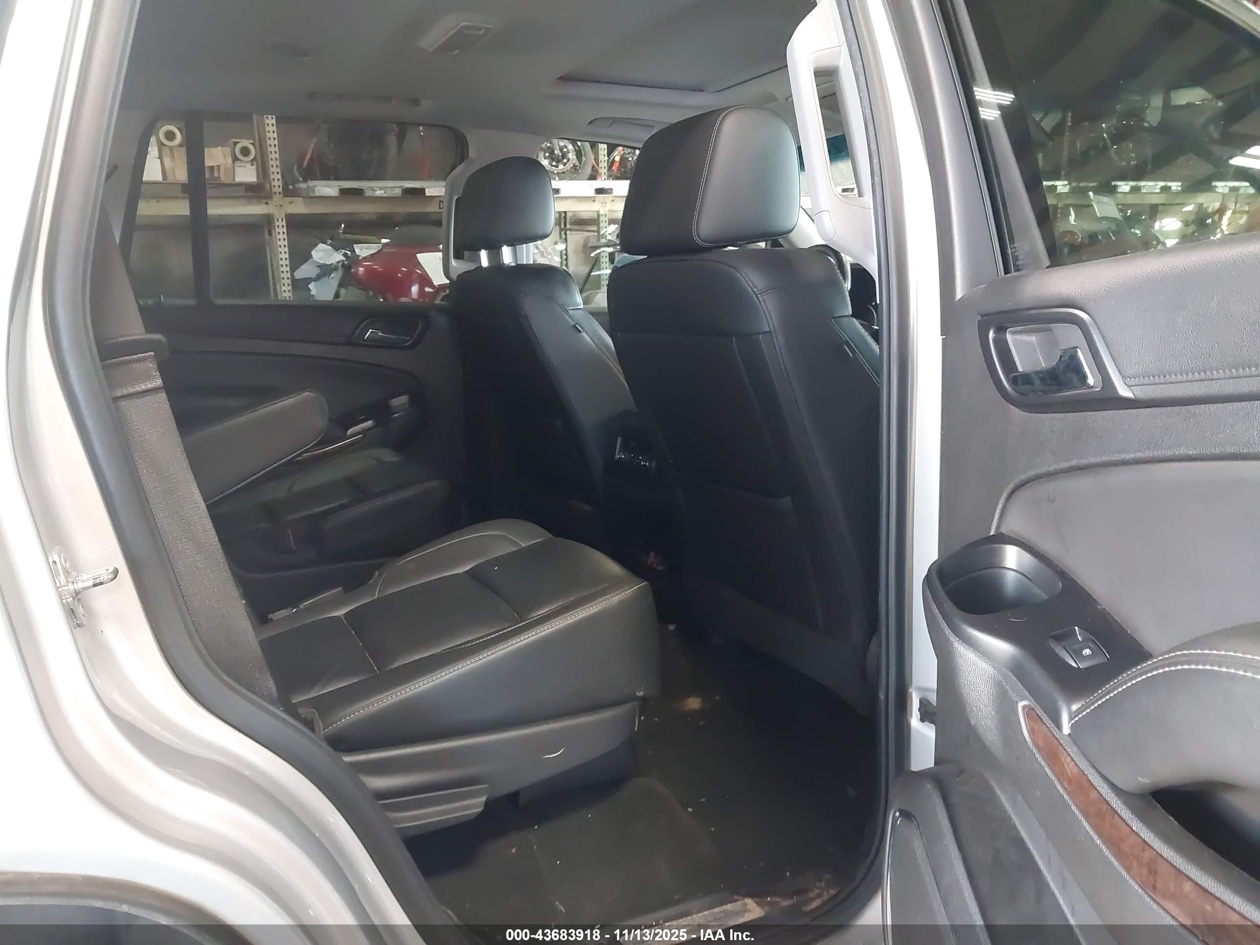 CHEVROLET TAHOE image 8