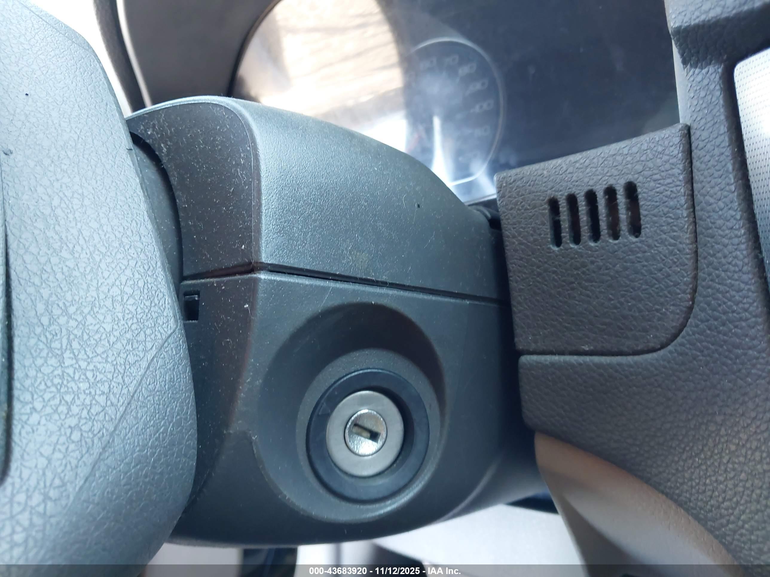 FORD FUSION image 11