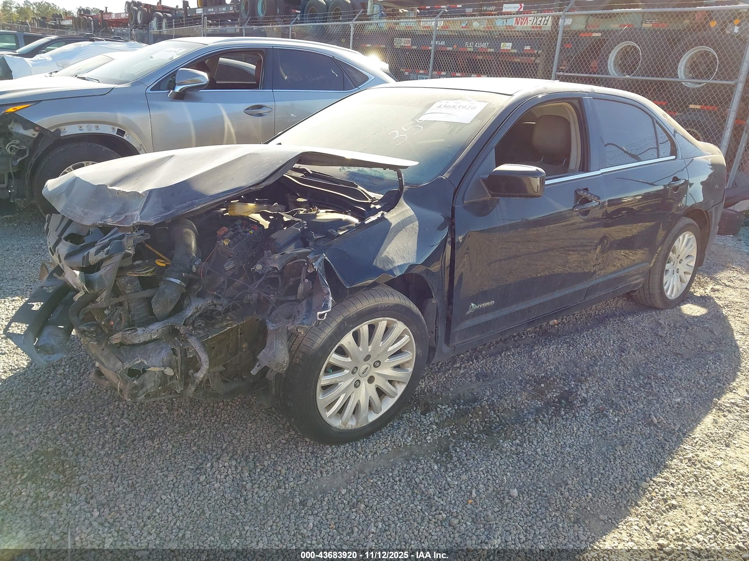 FORD FUSION image 2