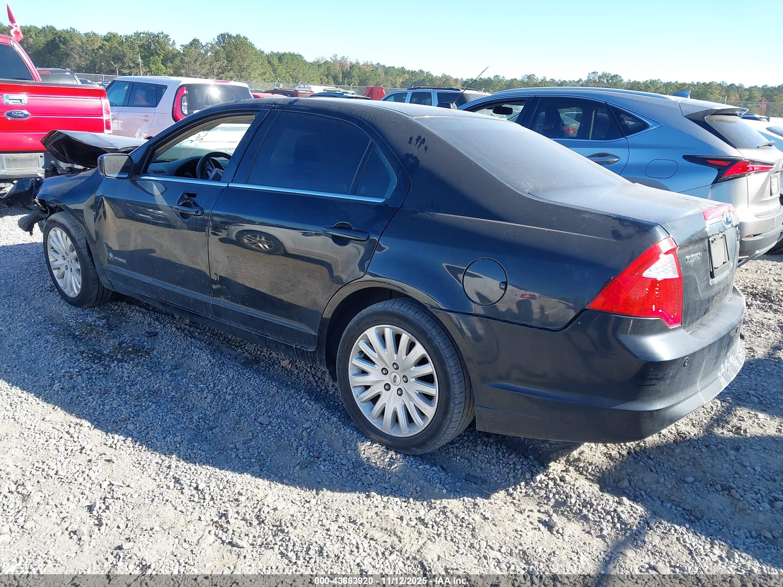 FORD FUSION image 3