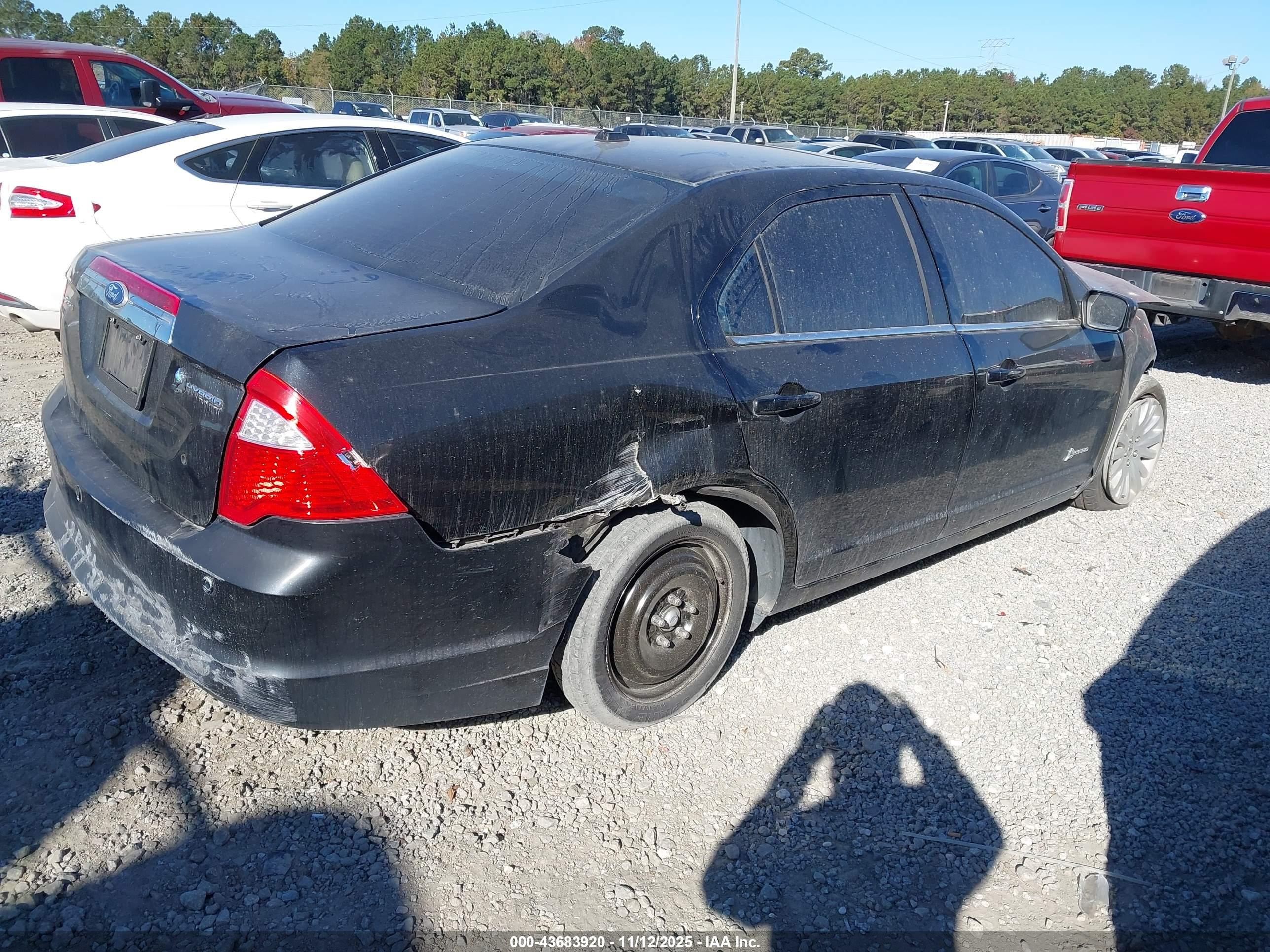 FORD FUSION image 4