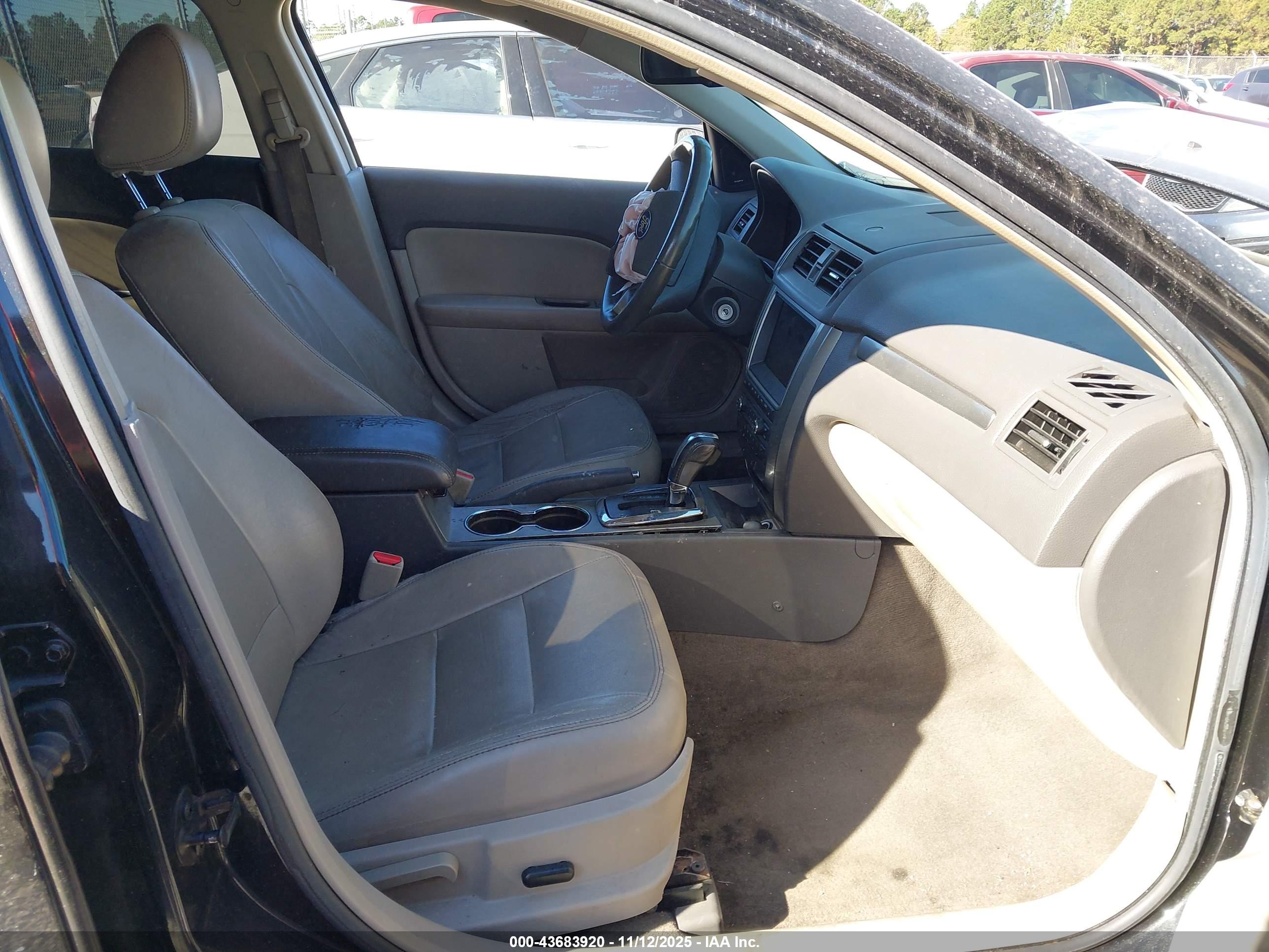 FORD FUSION image 5