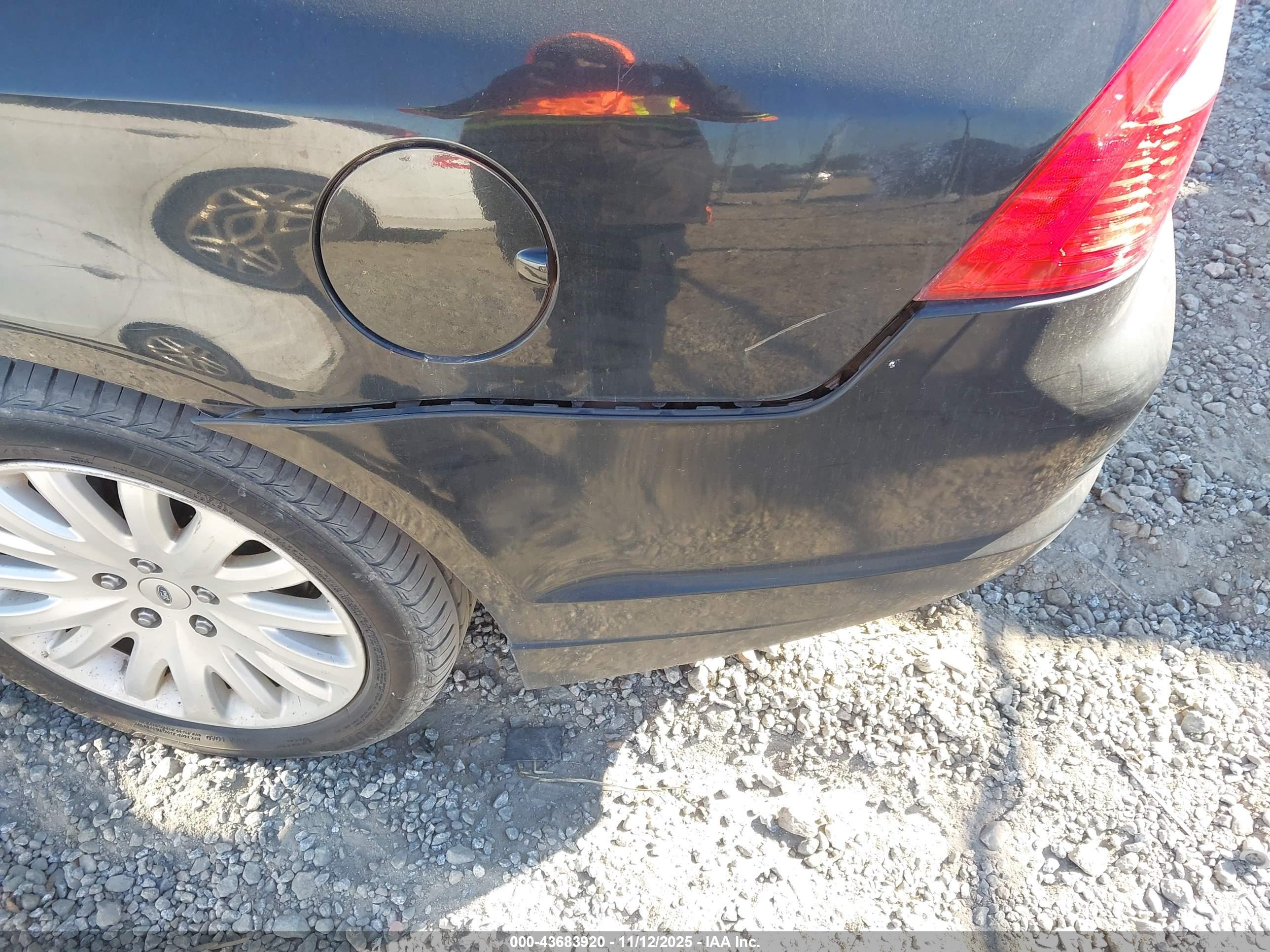 FORD FUSION image 6