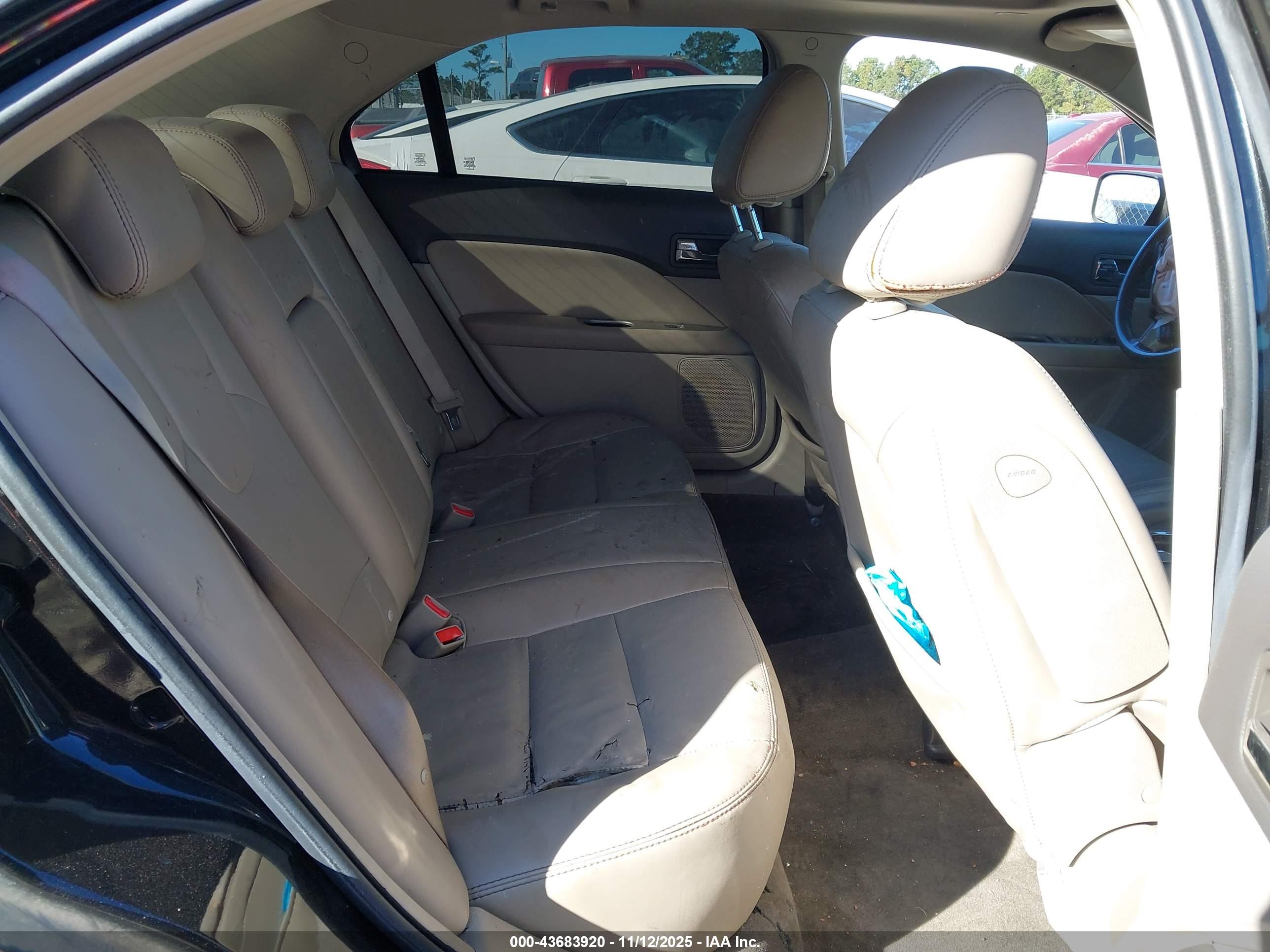 FORD FUSION image 8