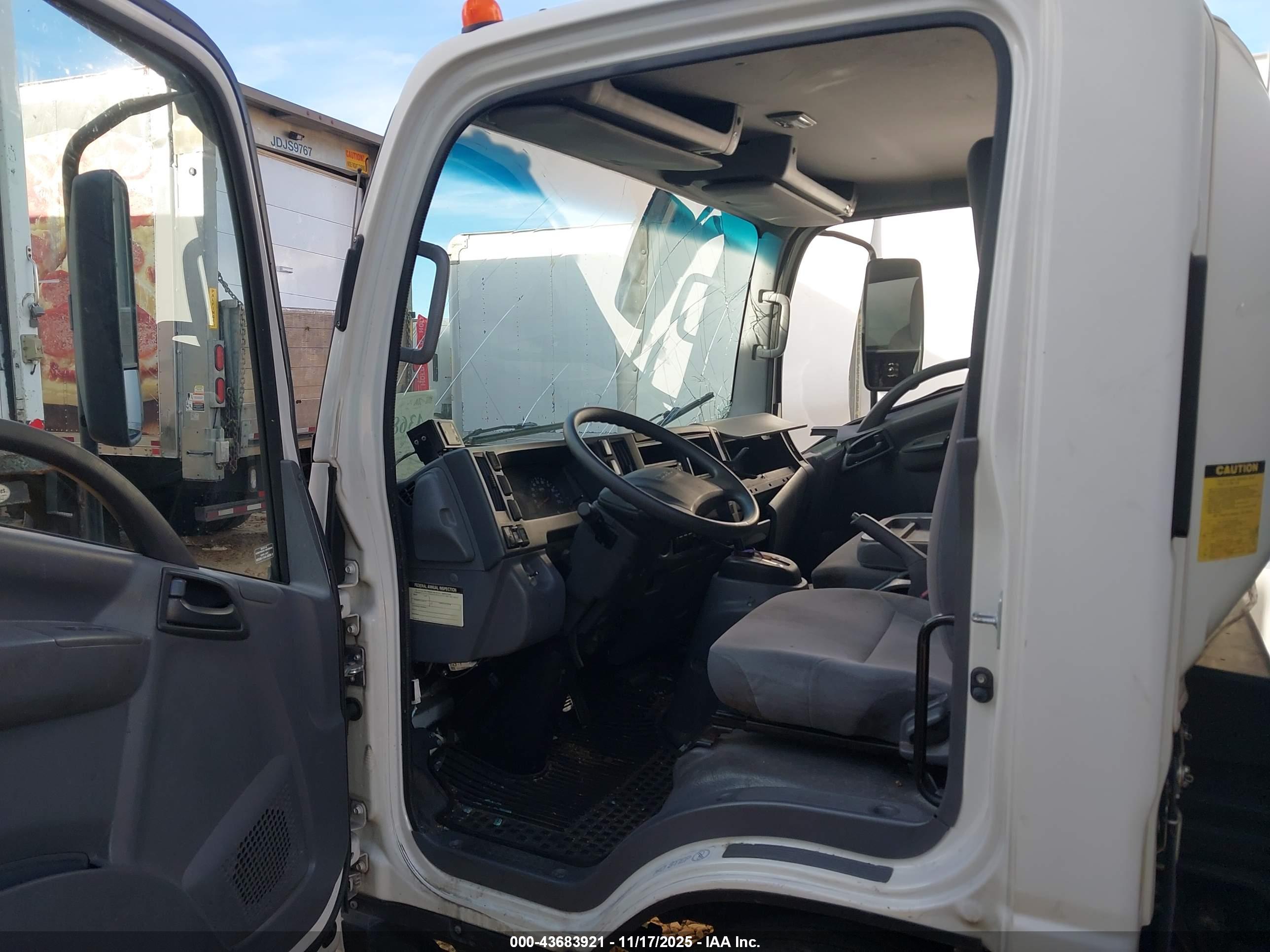 ISUZU NPR image 5