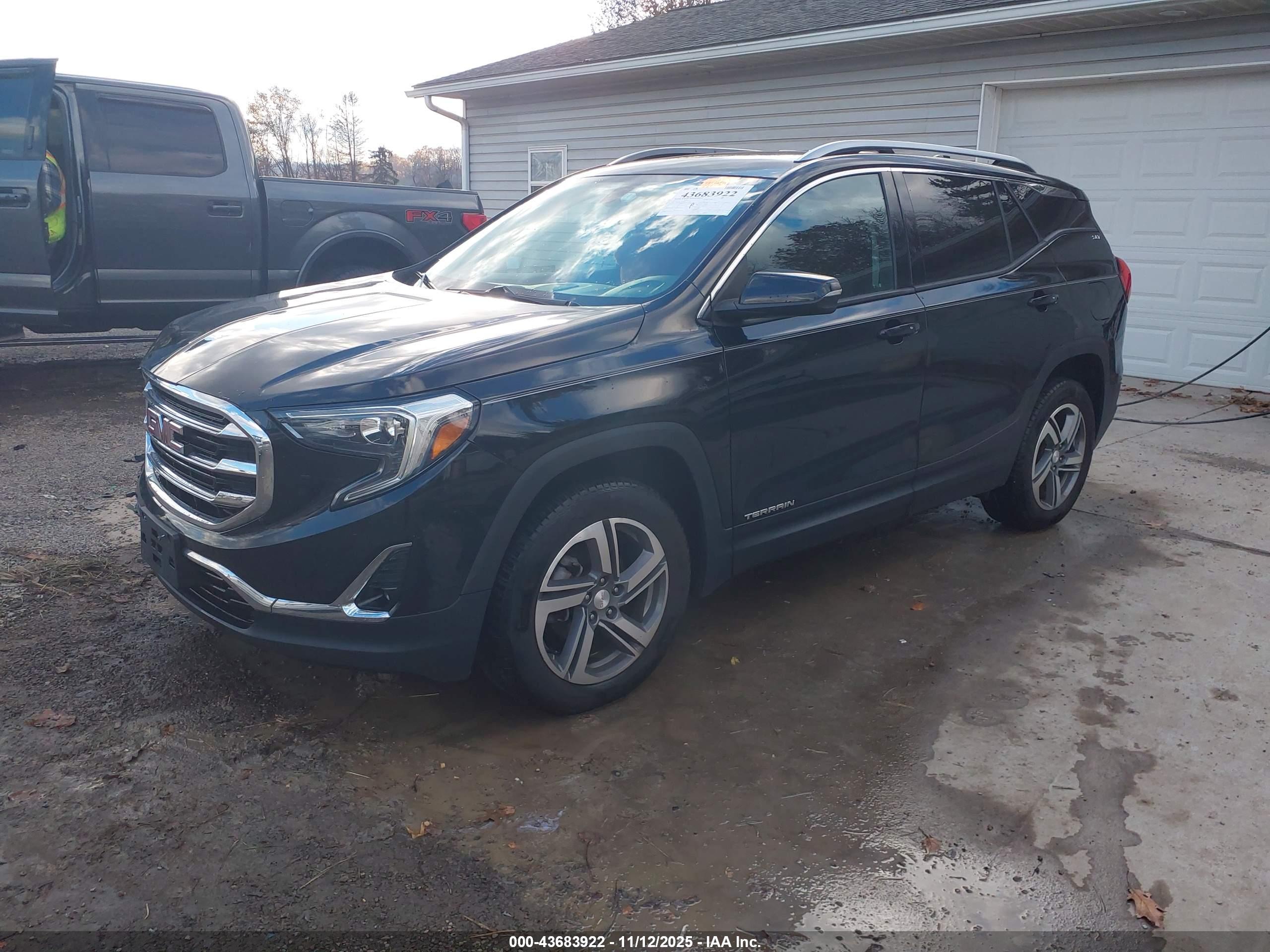 GMC TERRAIN image 2