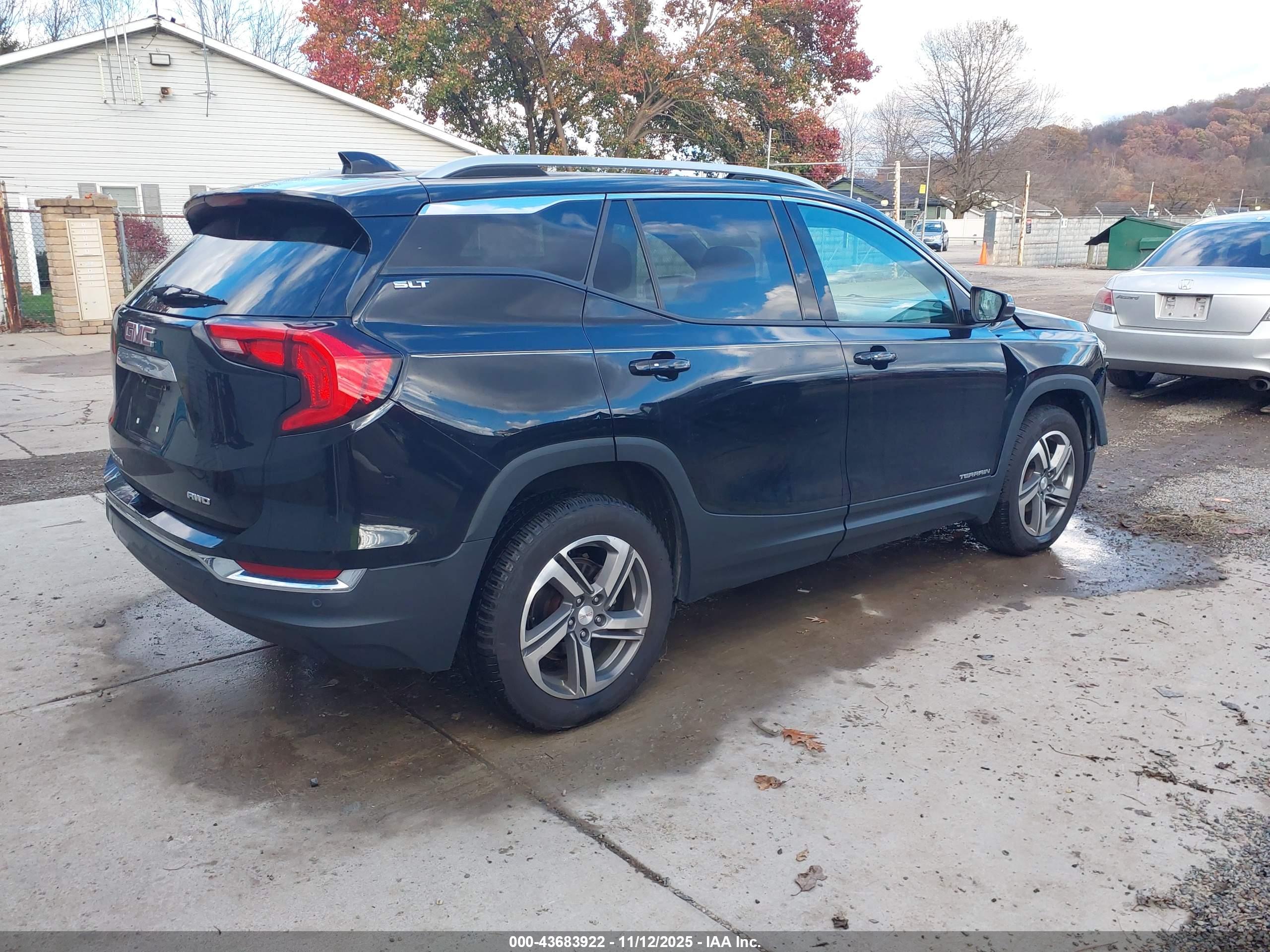 GMC TERRAIN image 4