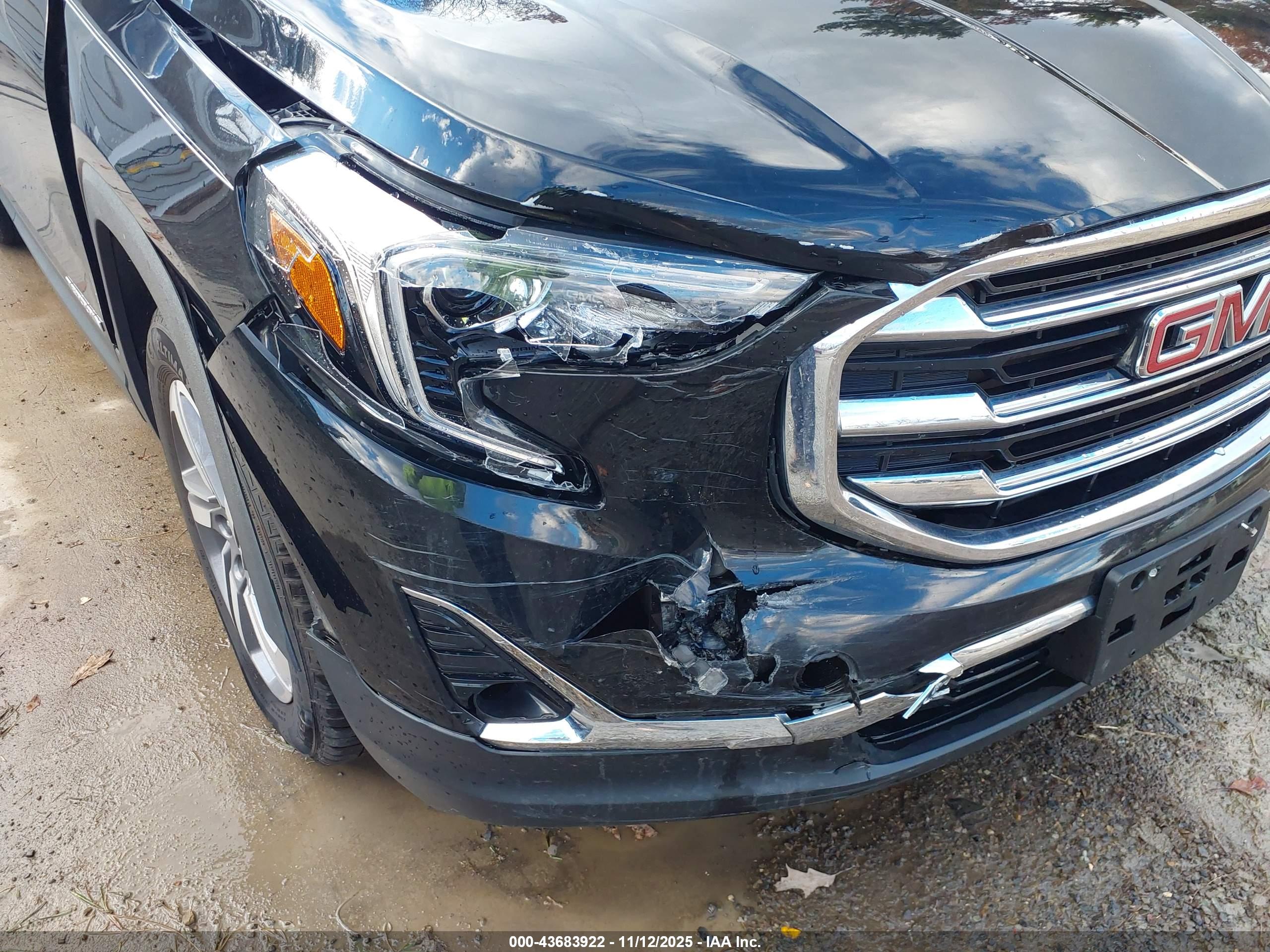 GMC TERRAIN image 6