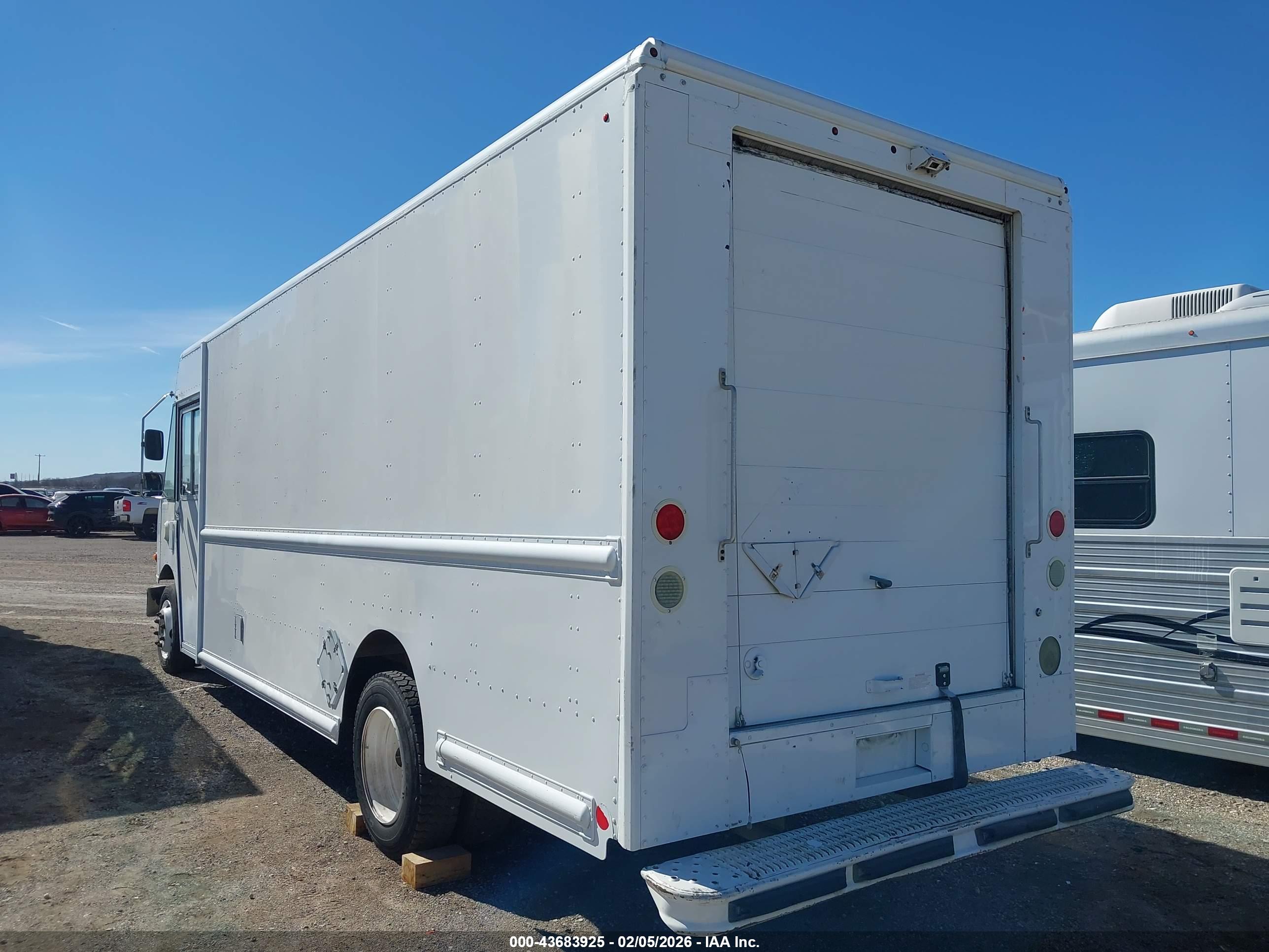 FREIGHTLINER CHASSIS image 3