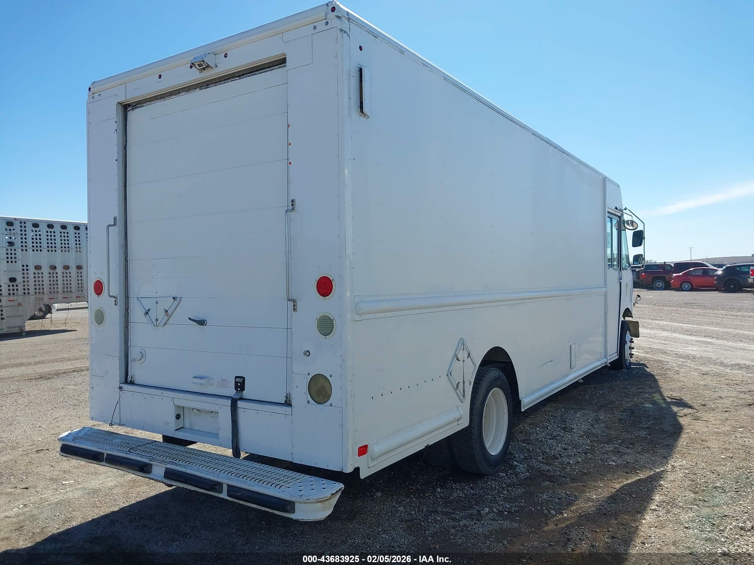 FREIGHTLINER CHASSIS image 4
