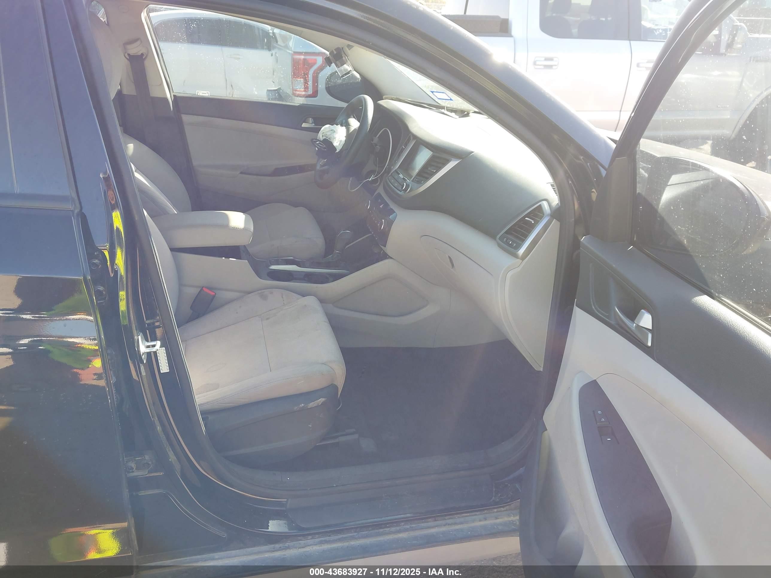 HYUNDAI TUCSON image 5