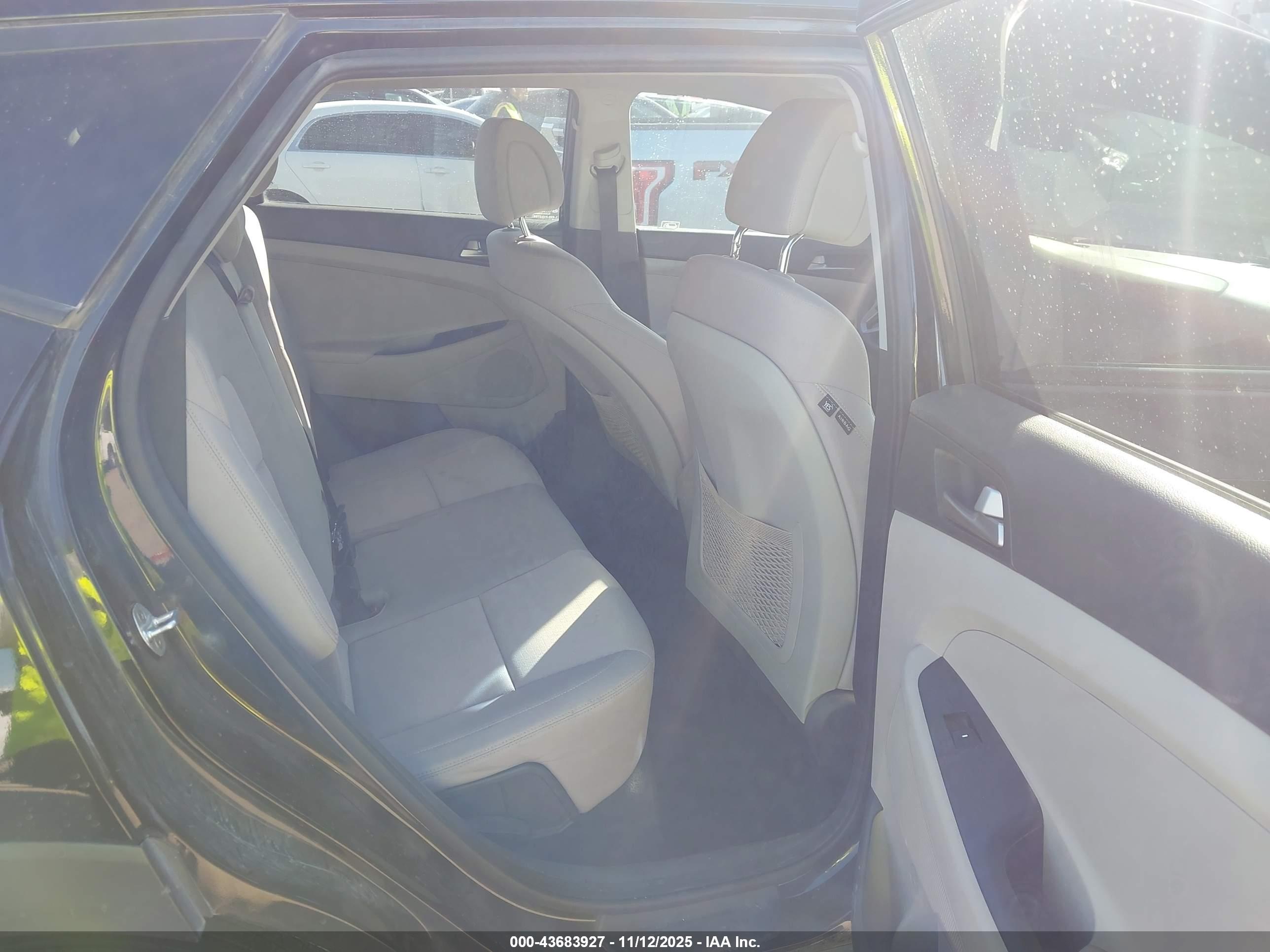 HYUNDAI TUCSON image 8