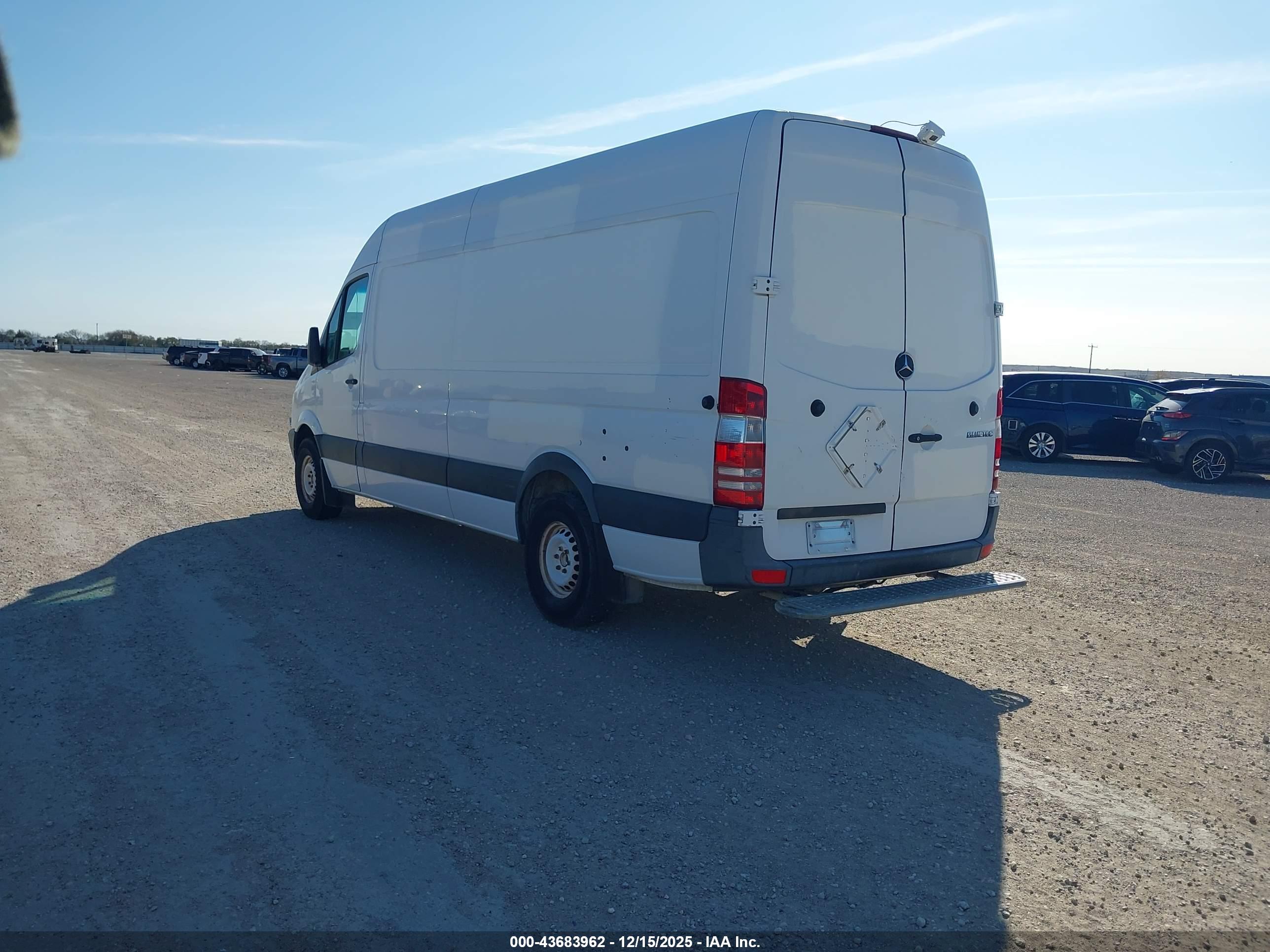 MERCEDES-BENZ SPRINTER image 3