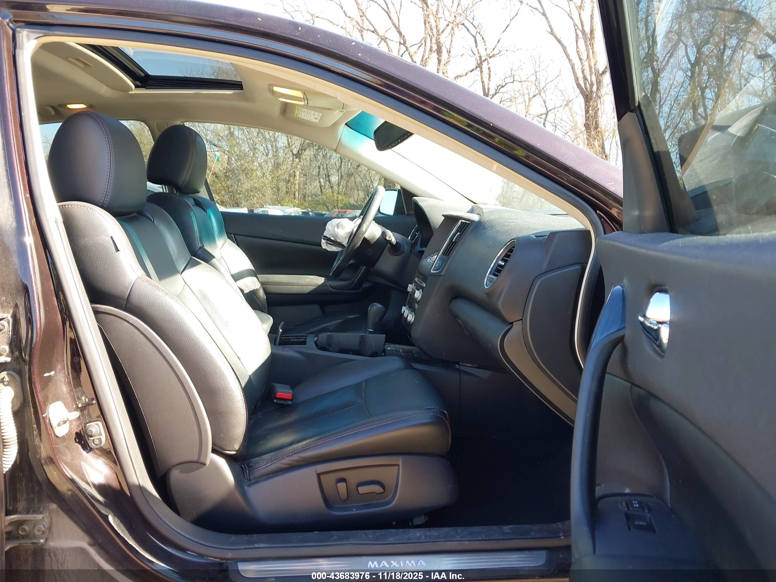 NISSAN MAXIMA image 5