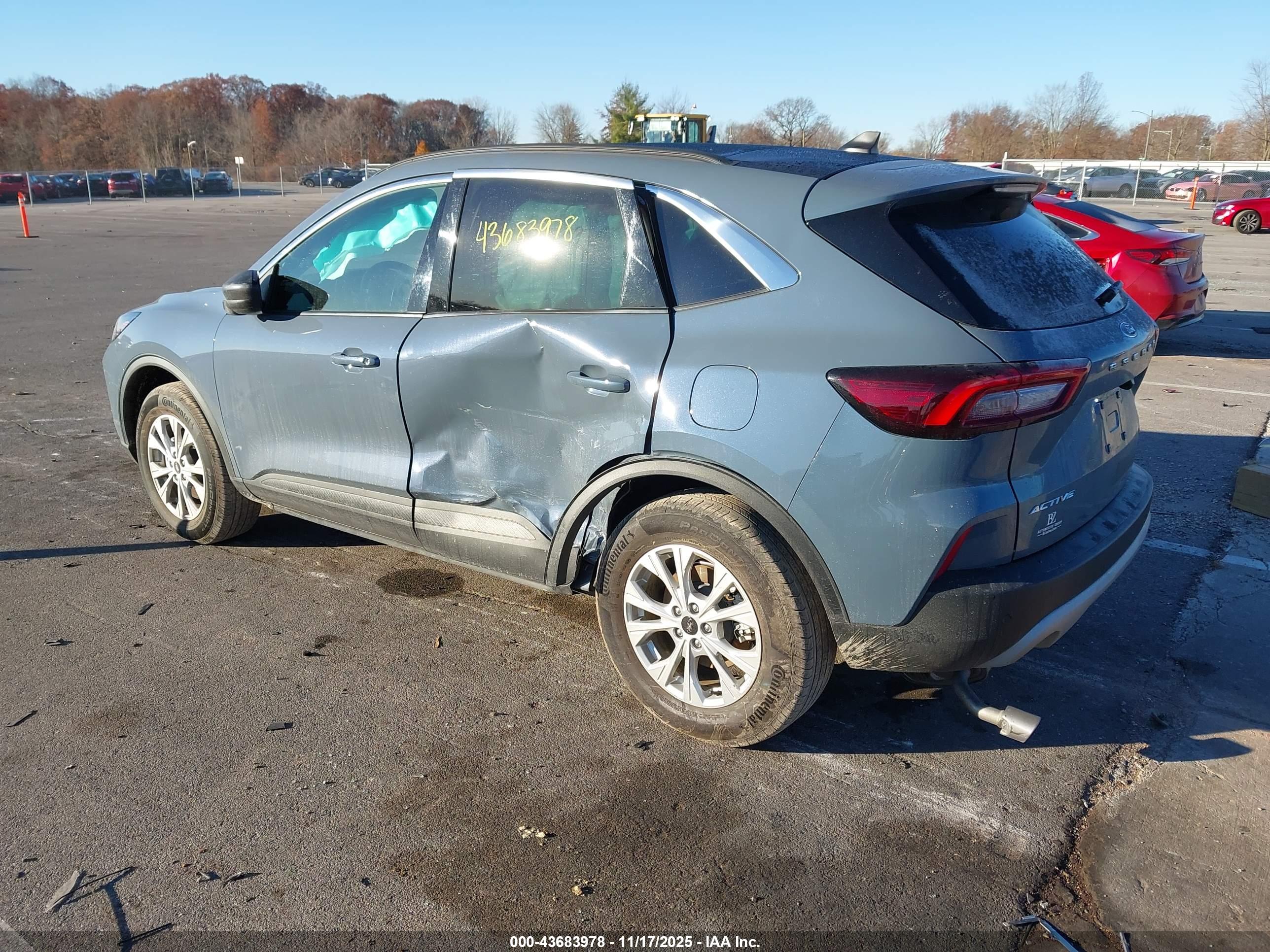 FORD ESCAPE image 3