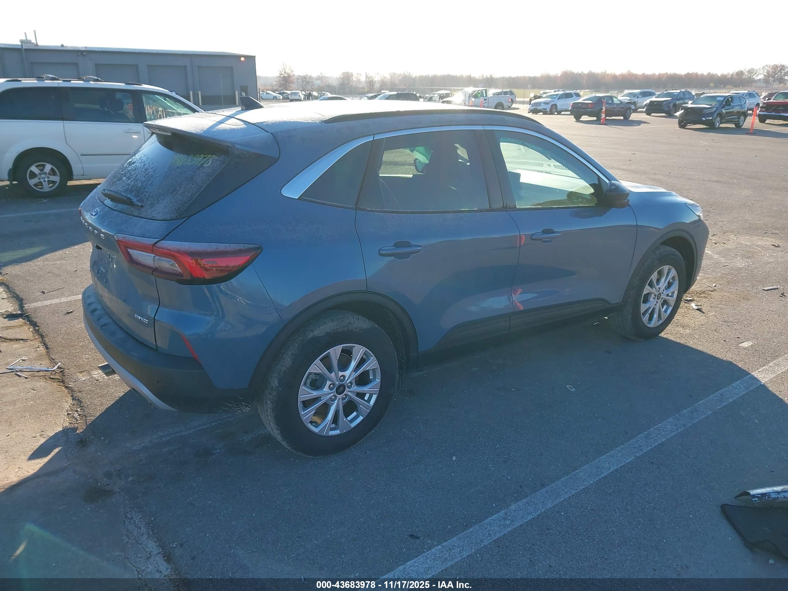 FORD ESCAPE image 4
