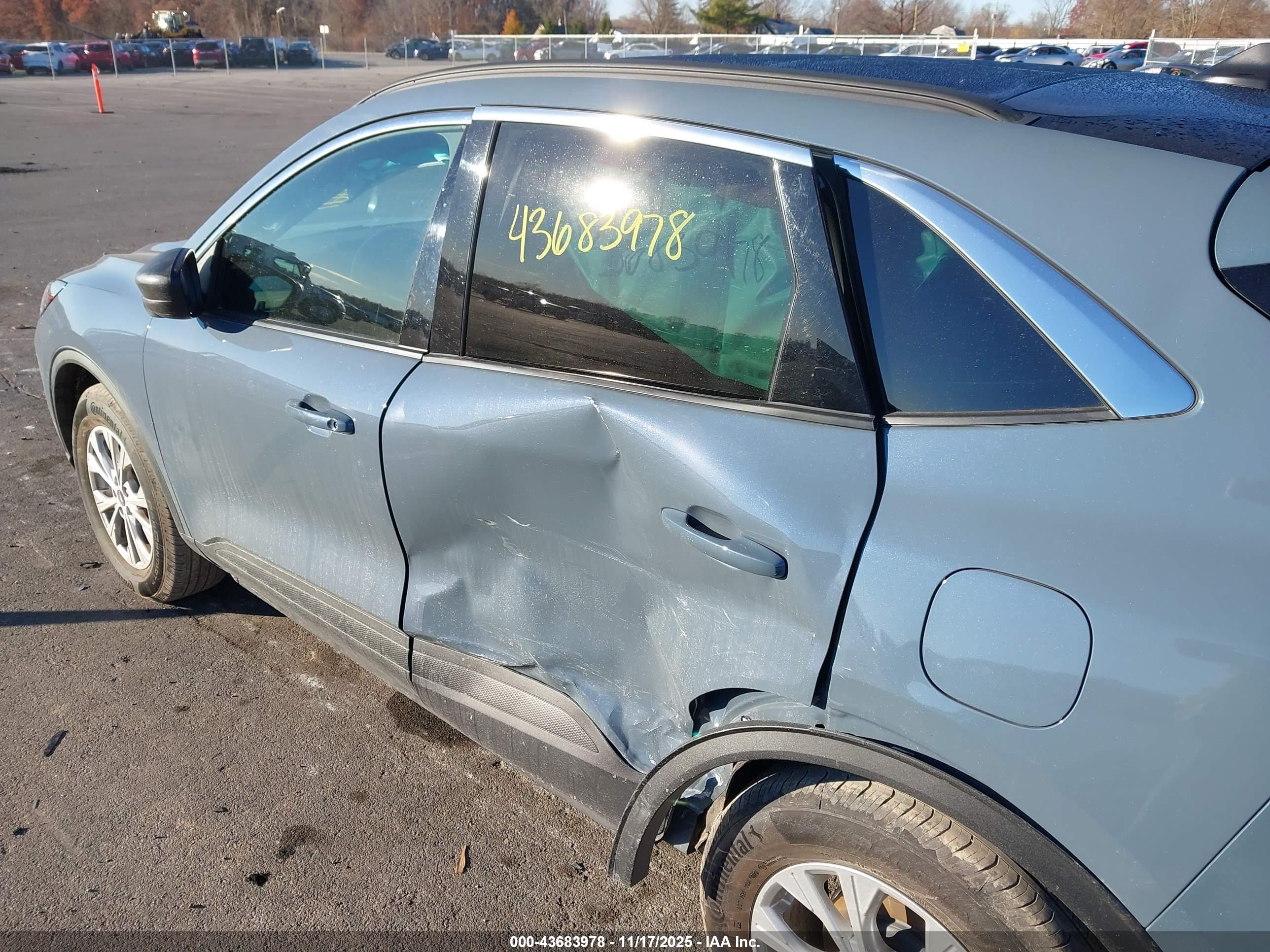 FORD ESCAPE image 6