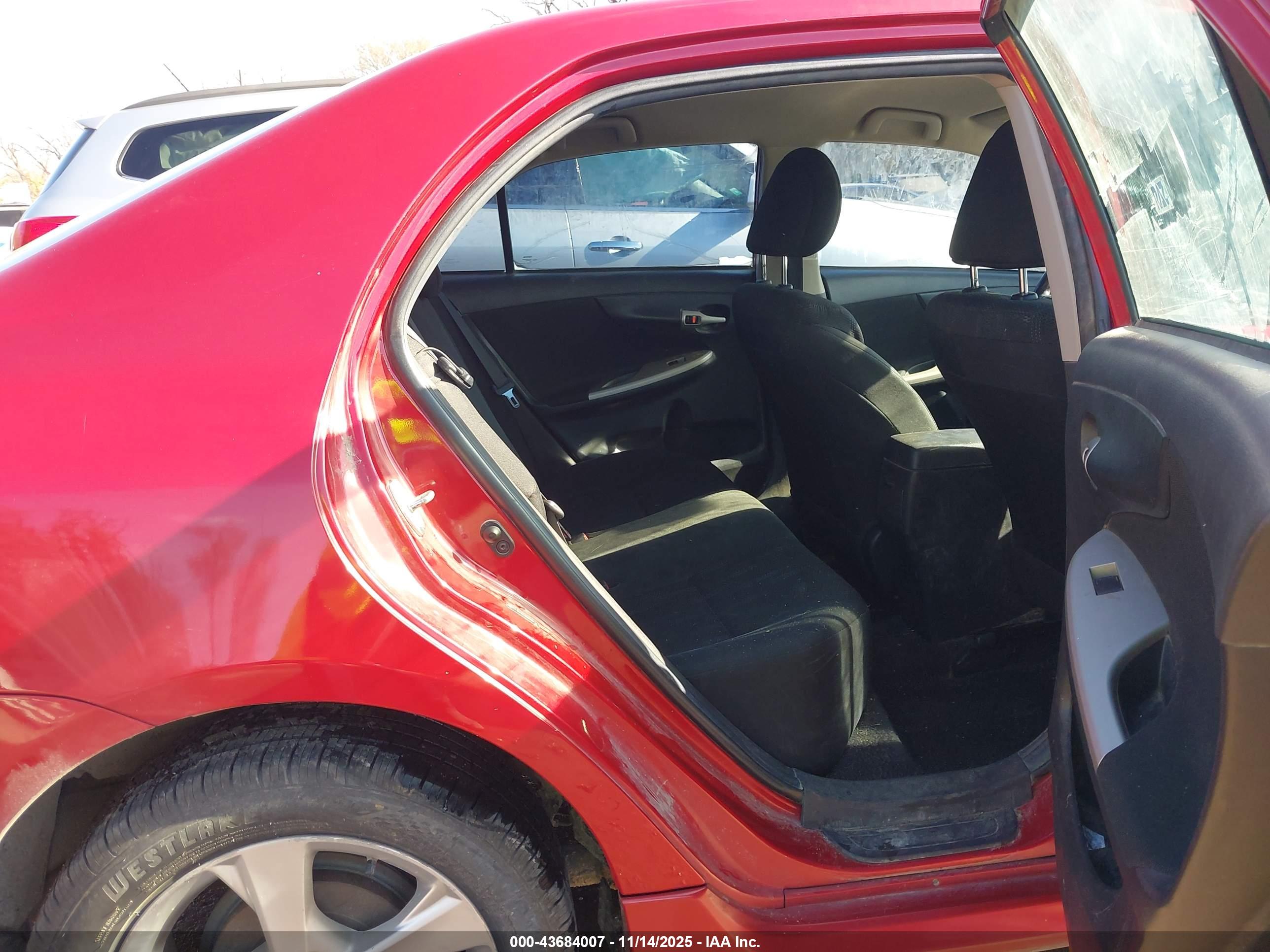TOYOTA COROLLA image 8