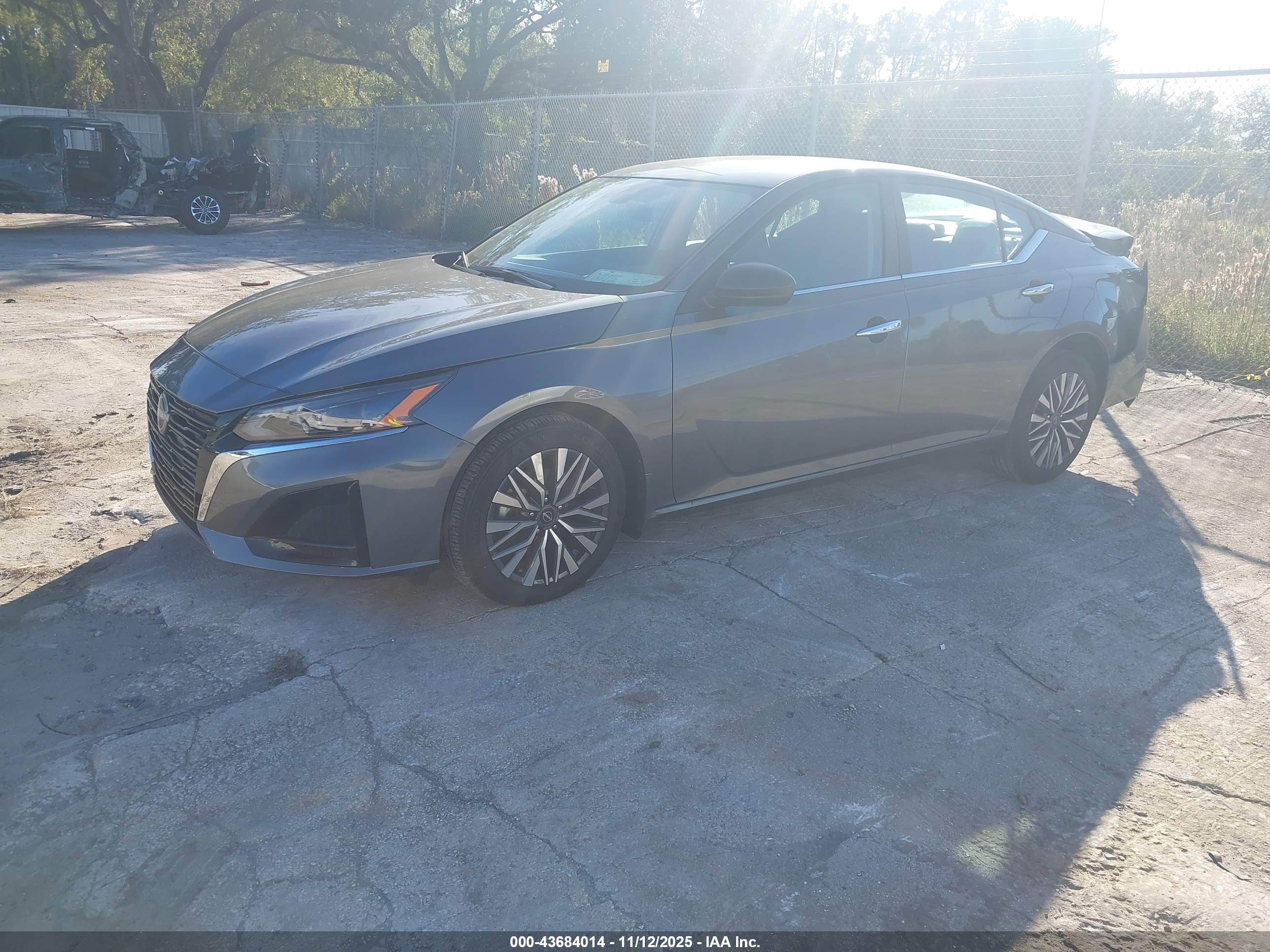 NISSAN ALTIMA image 2