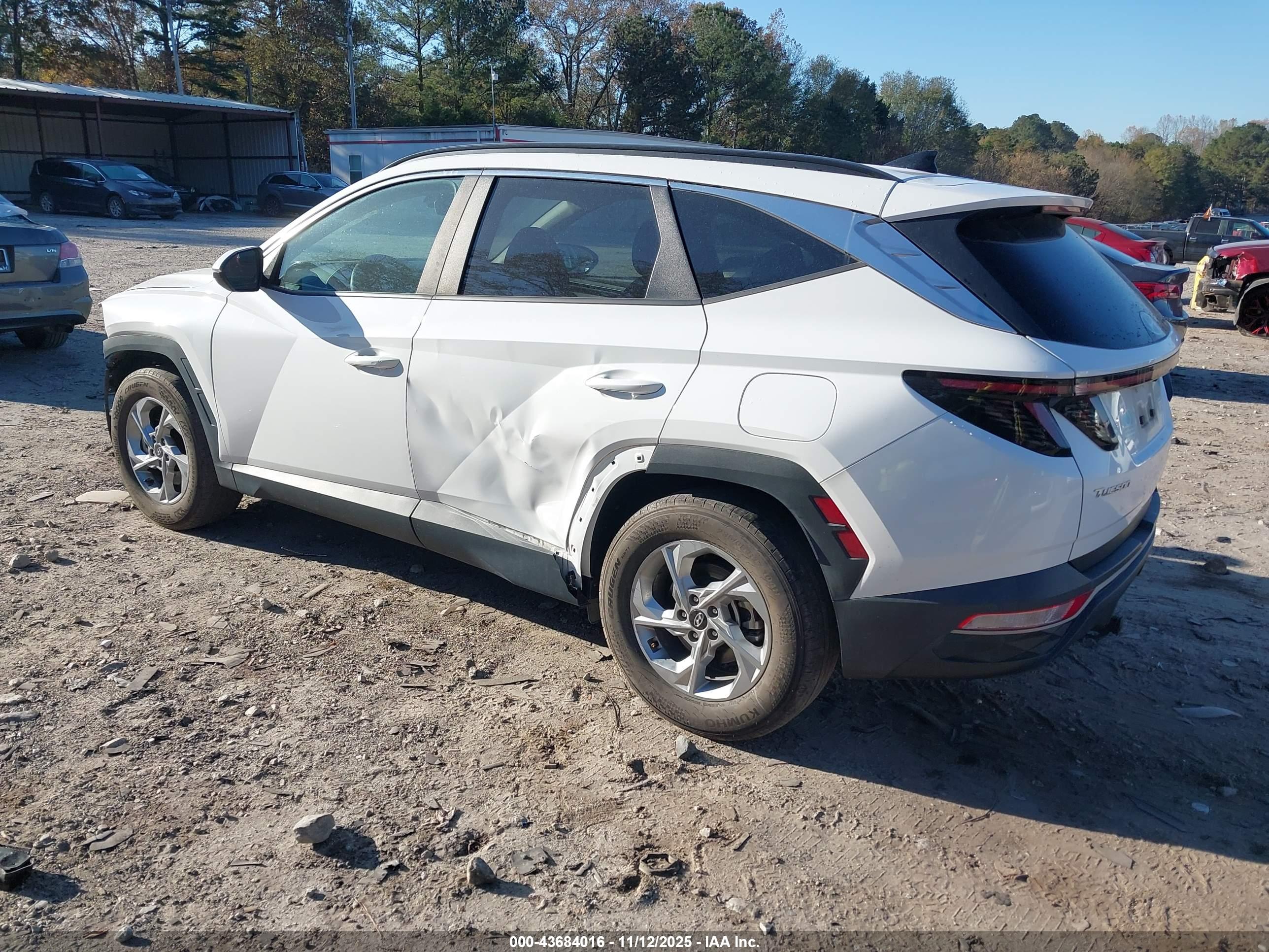HYUNDAI TUCSON image 3