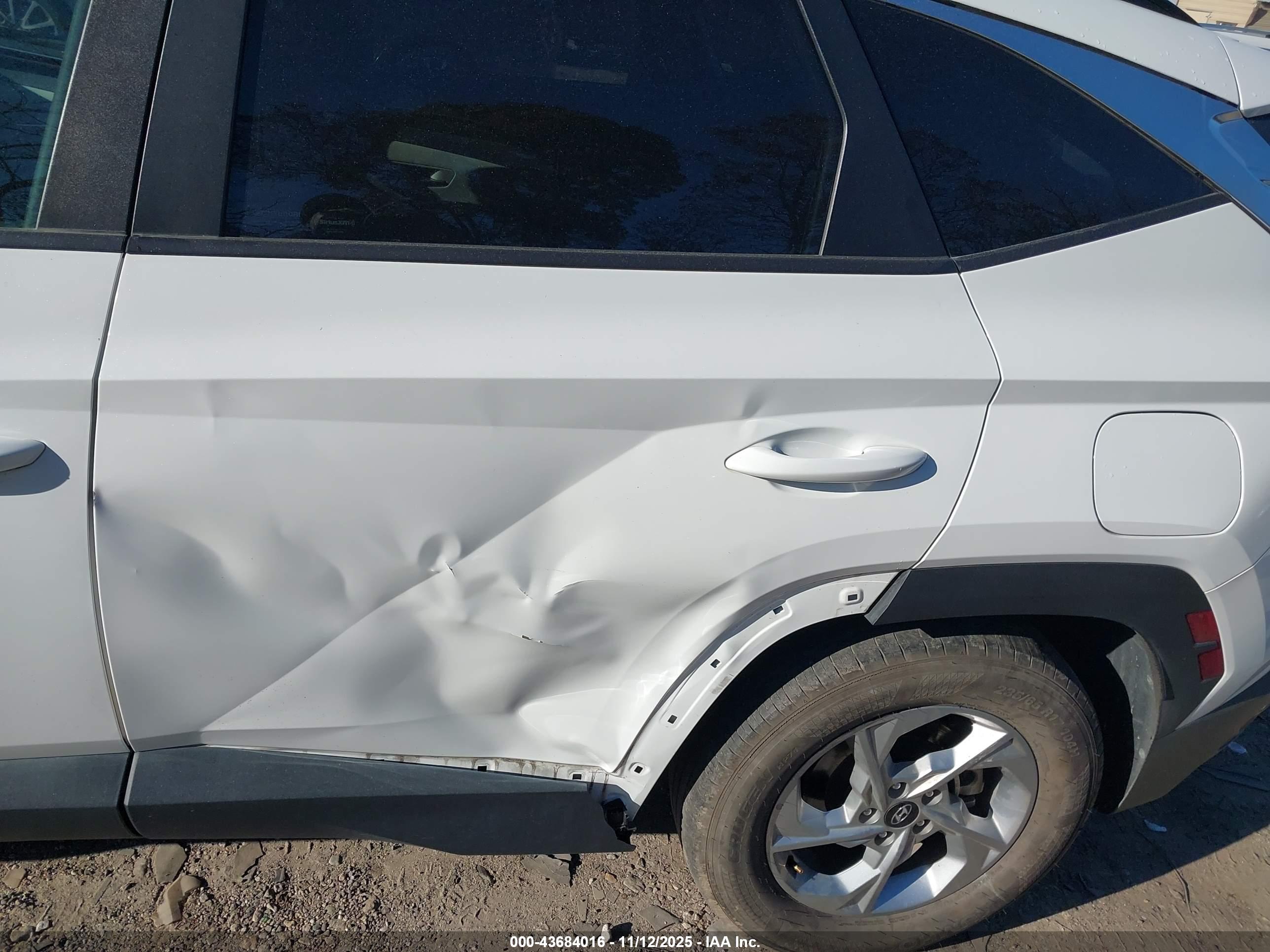 HYUNDAI TUCSON image 6
