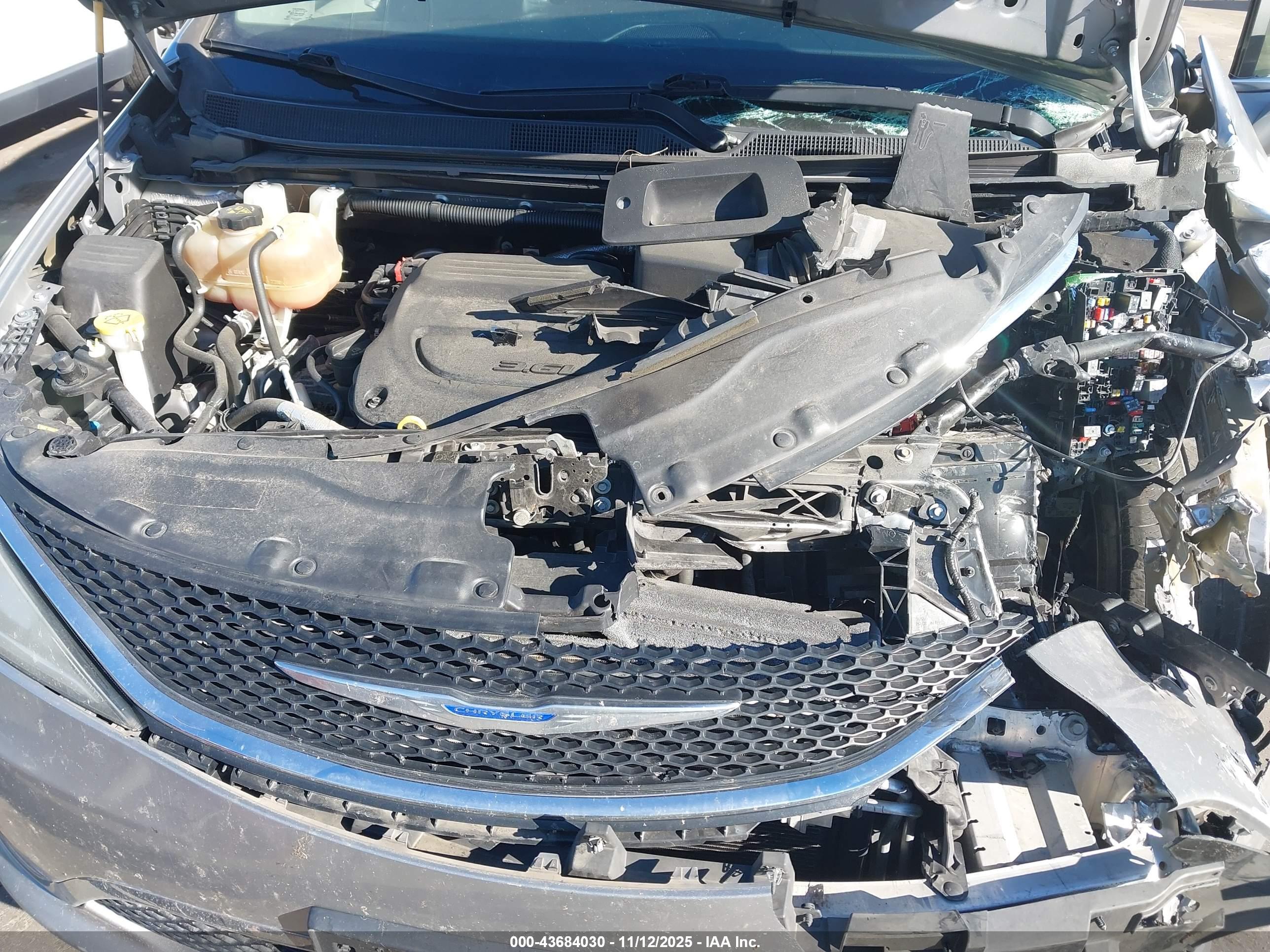 CHRYSLER PACIFICA image 10