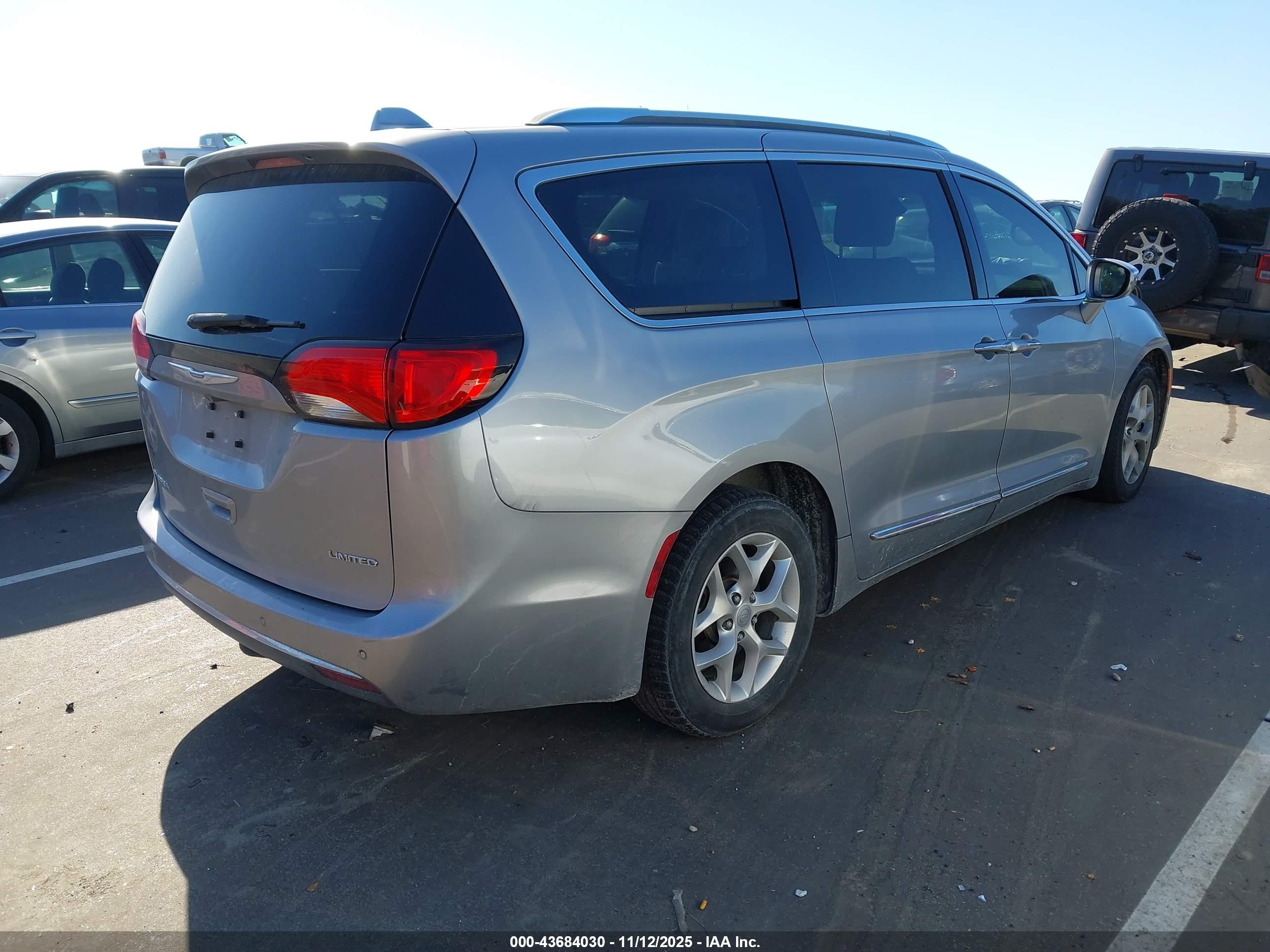 CHRYSLER PACIFICA image 4