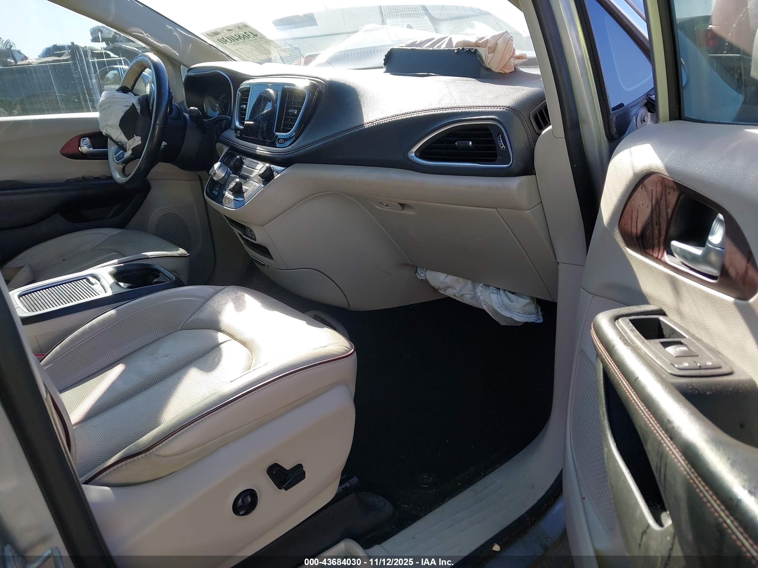 CHRYSLER PACIFICA image 5