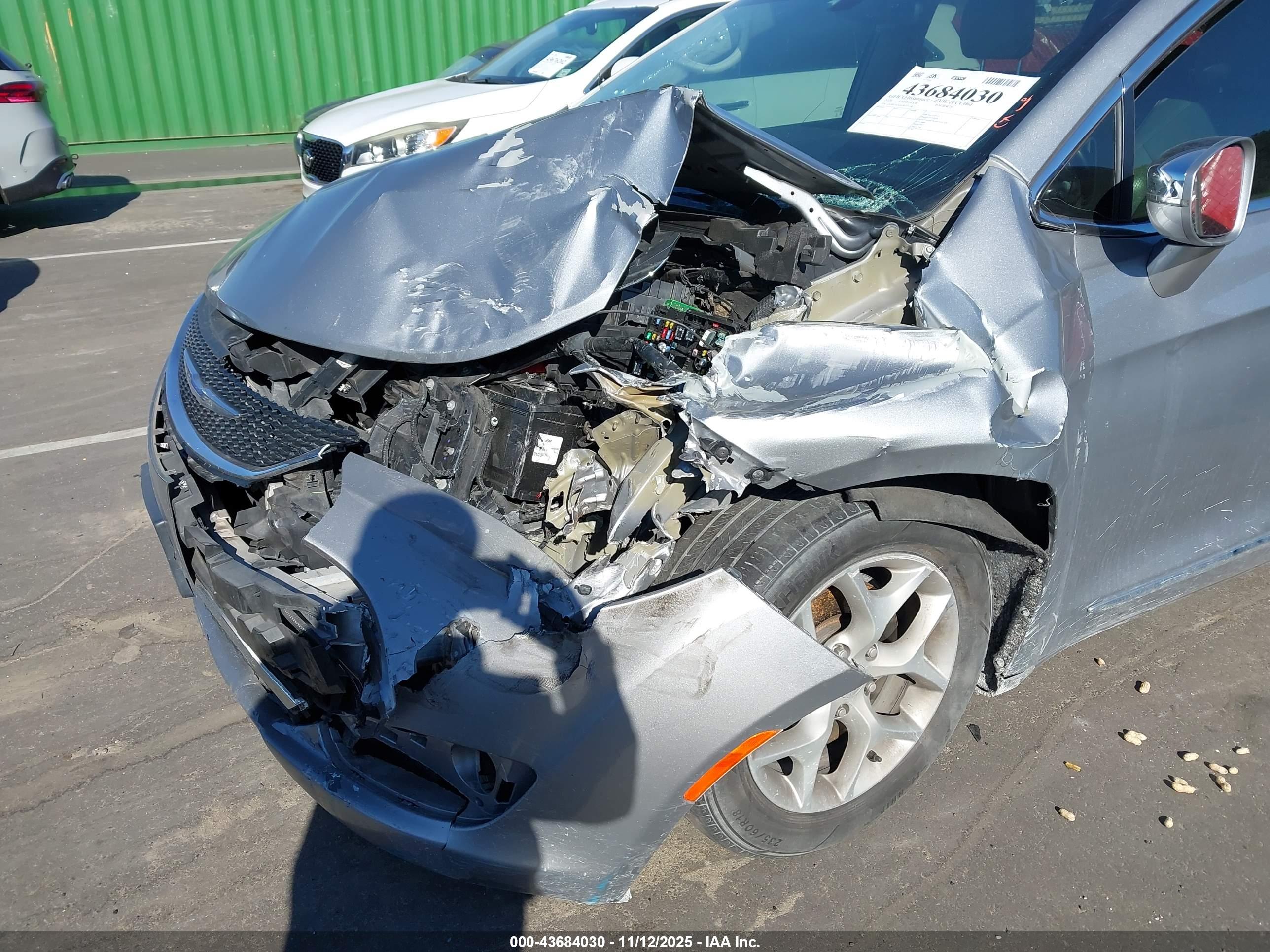 CHRYSLER PACIFICA image 6